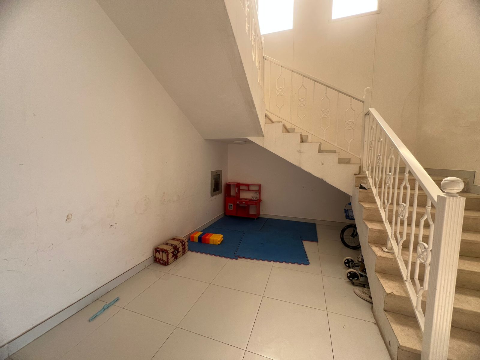 Villa for sale in Al Muwaihat 1 area. Ground floor and first floor, opposite a mosque. 3 minutes from Sheikh Mohammed Bin Zayed Road. Land area 5000 sq ft. 5 master bedrooms. Majlis and living room. Main kitchen, preparation kitchen, maid's room. Age: 6 years. Price: AED 2,200,000 including electricity, water, and air conditioning. 14