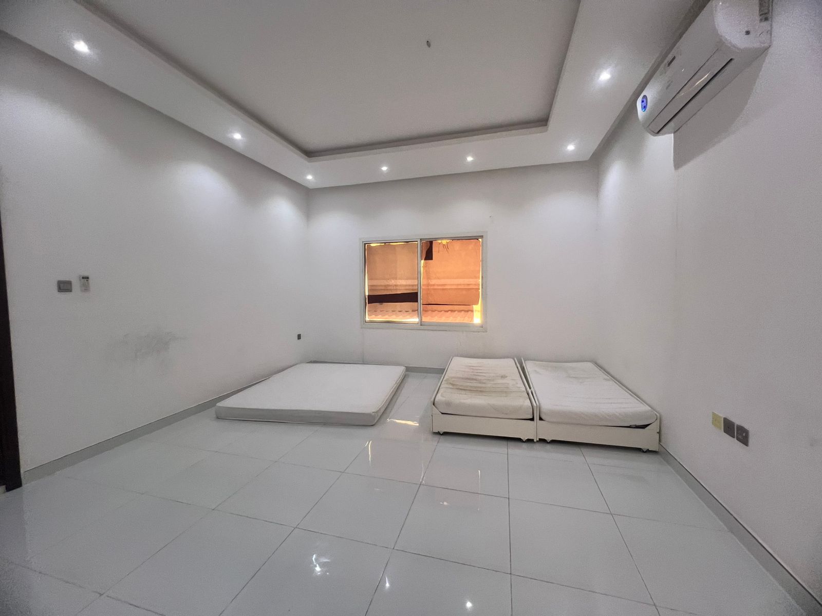 Villa for sale in Al Muwaihat 1 area. Ground floor and first floor, opposite a mosque. 3 minutes from Sheikh Mohammed Bin Zayed Road. Land area 5000 sq ft. 5 master bedrooms. Majlis and living room. Main kitchen, preparation kitchen, maid's room. Age: 6 years. Price: AED 2,200,000 including electricity, water, and air conditioning. 15