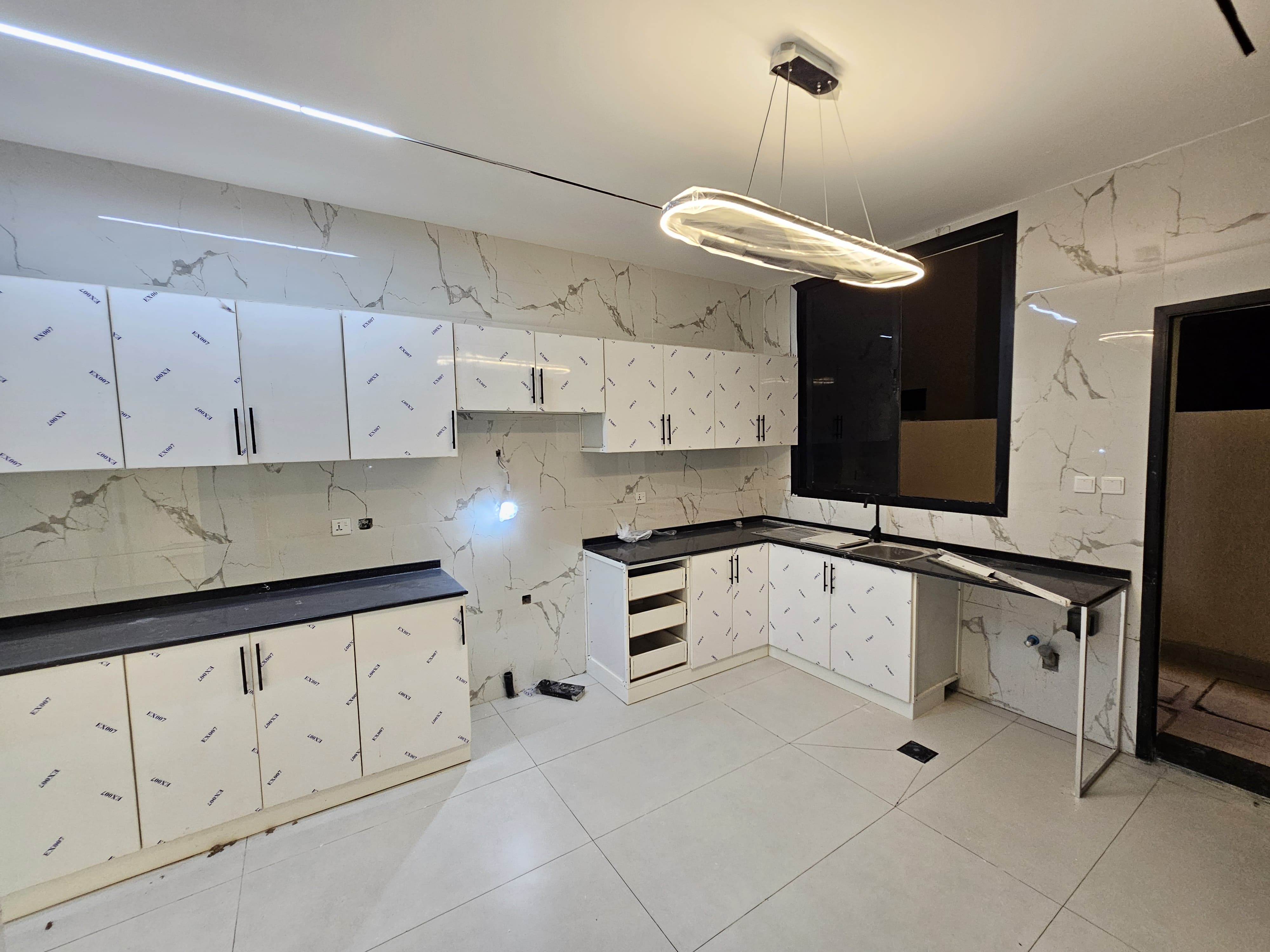 A residential villa is available on Al Zubair Street in Al Helio/2. It features luxurious modern finishes, natural stone and marble facades, distinctive lighting, and an interior design comprising a majlis, bathroom, washrooms, a large kitchen, a living room with a bathroom, four spacious master bedrooms with built-in wardrobes, and a balcony. The land area is 160 square meters (1722 square feet), and the built-up area is 3000 square feet (265 square meters). Registration and ownership fees are included. The asking price is AED 1,270,000. 5