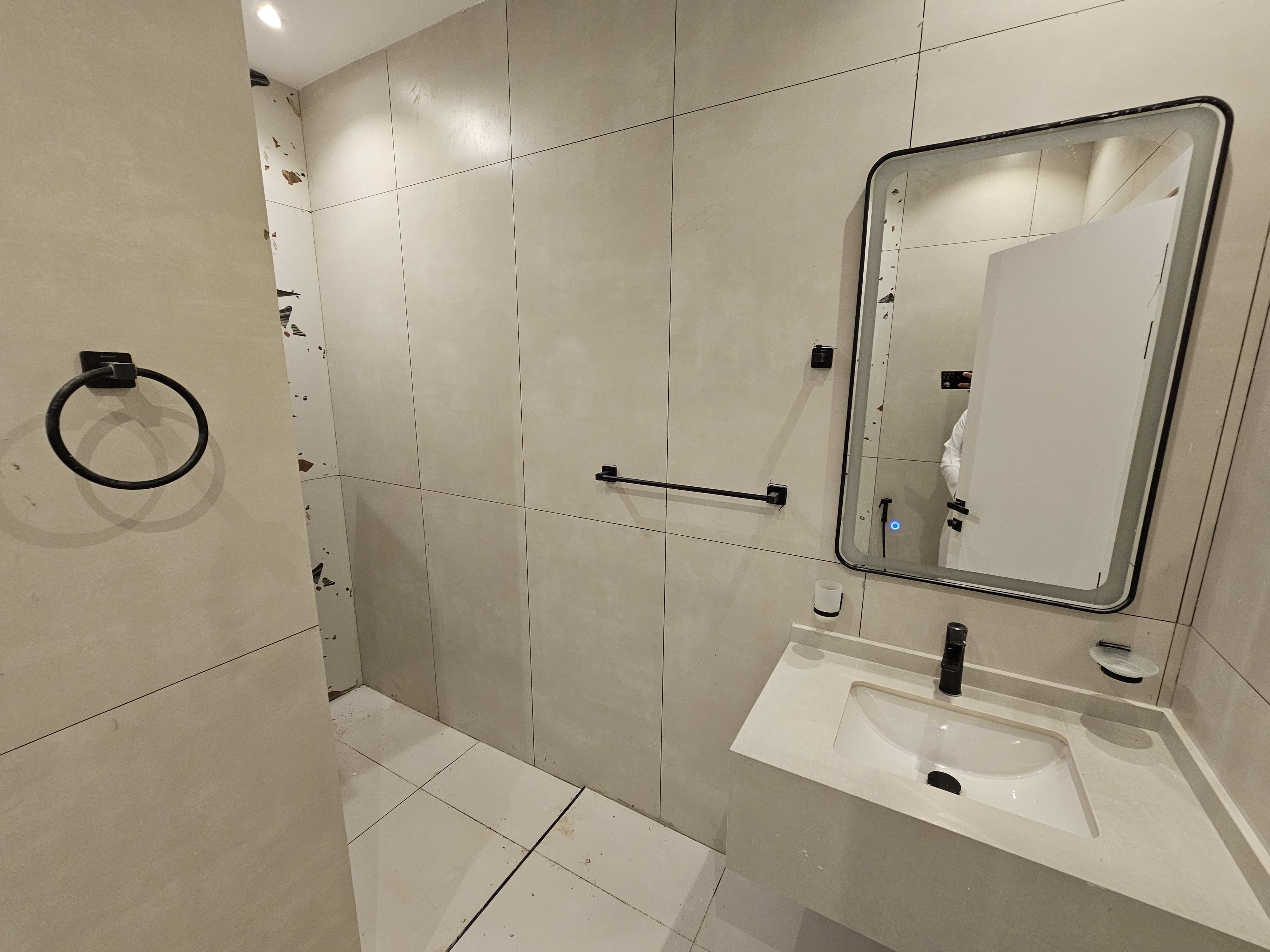 A residential villa is available on Al Zubair Street in Al Helio/2. It features luxurious modern finishes, natural stone and marble facades, distinctive lighting, and an interior design comprising a majlis, bathroom, washrooms, a large kitchen, a living room with a bathroom, four spacious master bedrooms with built-in wardrobes, and a balcony. The land area is 160 square meters (1722 square feet), and the built-up area is 3000 square feet (265 square meters). Registration and ownership fees are included. The asking price is AED 1,270,000. 14