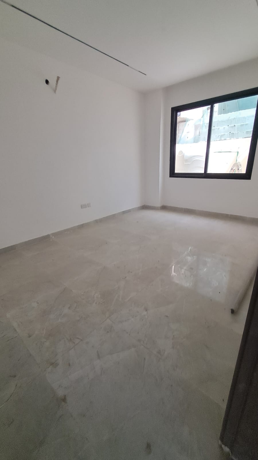 Villa for sale in Al-Haliyo 2 – A great opportunity. Location: Al-Haliyo 2. Land area: 1722 sq ft. Built-up area: 2800 sq ft. Villa details: Ground floor: Kitchen + Room + Living room + Majlis. First floor: 4 master bedrooms, open roof. Features: Practical design suitable for families. Spacious areas and good finishing. Quiet location close to services. Asking price: 1,130,000 (excluding utilities). Price including utilities: 1,190,000. 14