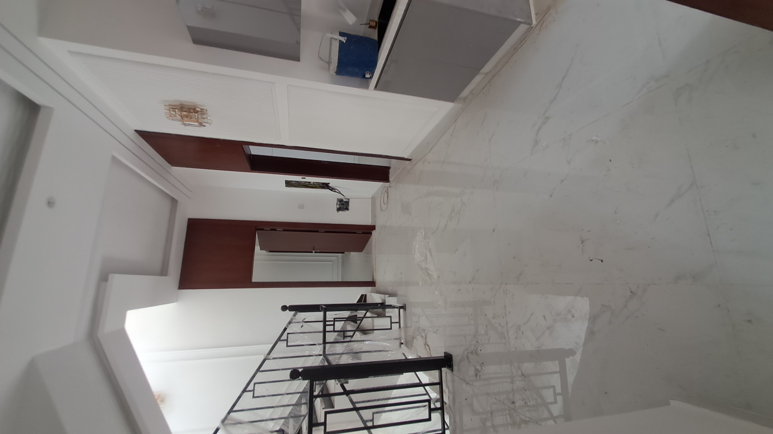 Villa for sale in Al Hilo 1, Ajman, UAE. Freehold ownership for all nationalities. Plot number 6329. Land area 3300 sq ft. Built-up area 4300 sq ft. 7 bedrooms, 8 bathrooms, majlis, 2 living rooms, central air conditioning, connected to water and electricity. Registration fees apply. 5