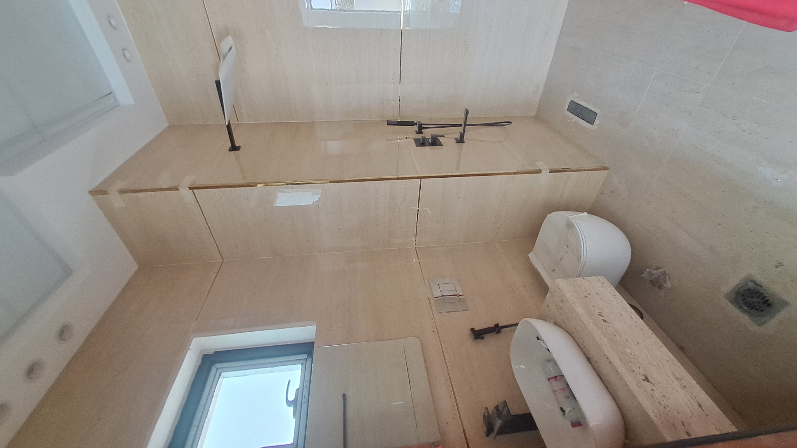 Villa for sale in Al Hilo 1, Ajman, UAE. Freehold ownership for all nationalities. Plot number 6329. Land area 3300 sq ft. Built-up area 4300 sq ft. 7 bedrooms, 8 bathrooms, majlis, 2 living rooms, central air conditioning, connected to water and electricity. Registration fees apply. 7