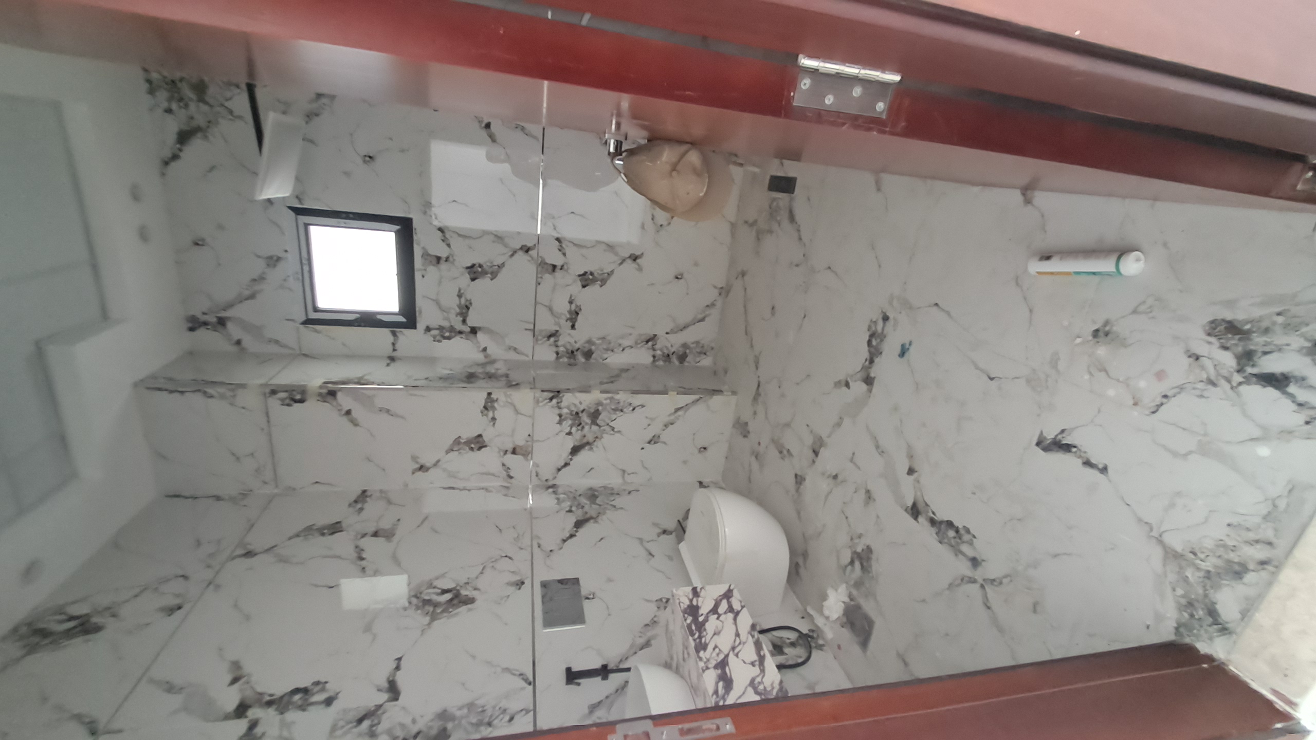 Villa for sale in Al Hilo 1, Ajman, UAE. Freehold ownership for all nationalities. Plot number 6329. Land area 3300 sq ft. Built-up area 4300 sq ft. 7 bedrooms, 8 bathrooms, majlis, 2 living rooms, central air conditioning, connected to water and electricity. Registration fees apply. 9