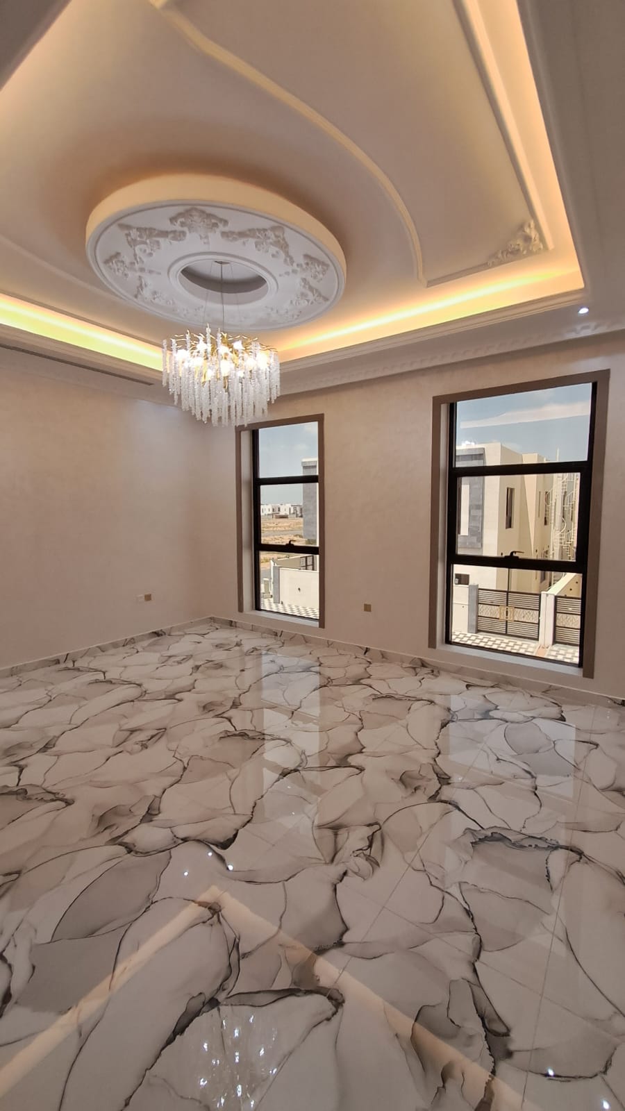 🏡 فيلا فاخرة للبيع في منطقة الياسمين فرصة مميزة لامتلاك فيلا فاخرة بتصميم عصري ومميز في موقع هادئ ومطلوب في منطقة الياسمين. 🔹 مواصفات الفيلا: مجلس كبير بتصميم 9