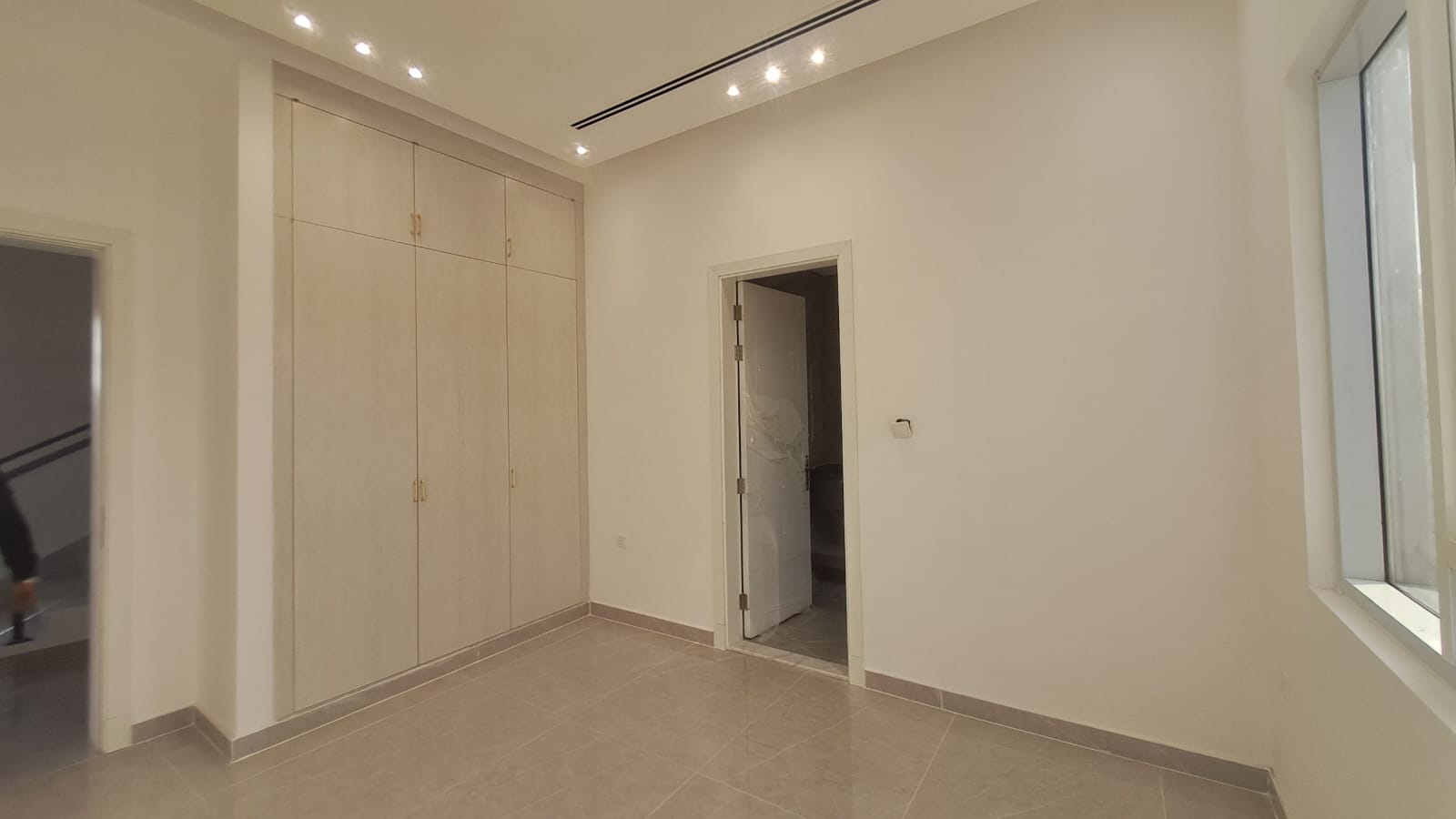 Luxury villa with swimming pool in Al-Haylo area, close to the mosque and children's play area. 5
