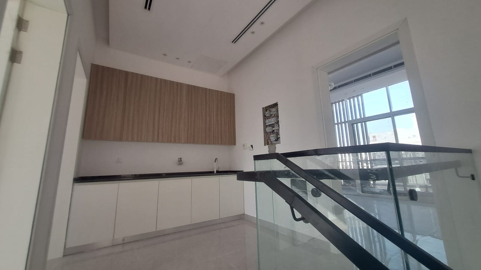Luxury villa with swimming pool in Al-Haylo area, close to the mosque and children's play area. 8