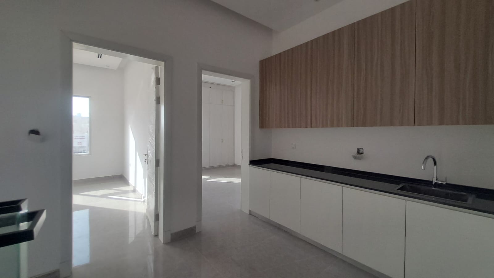 Luxury villa with swimming pool in Al-Haylo area, close to the mosque and children's play area. 9