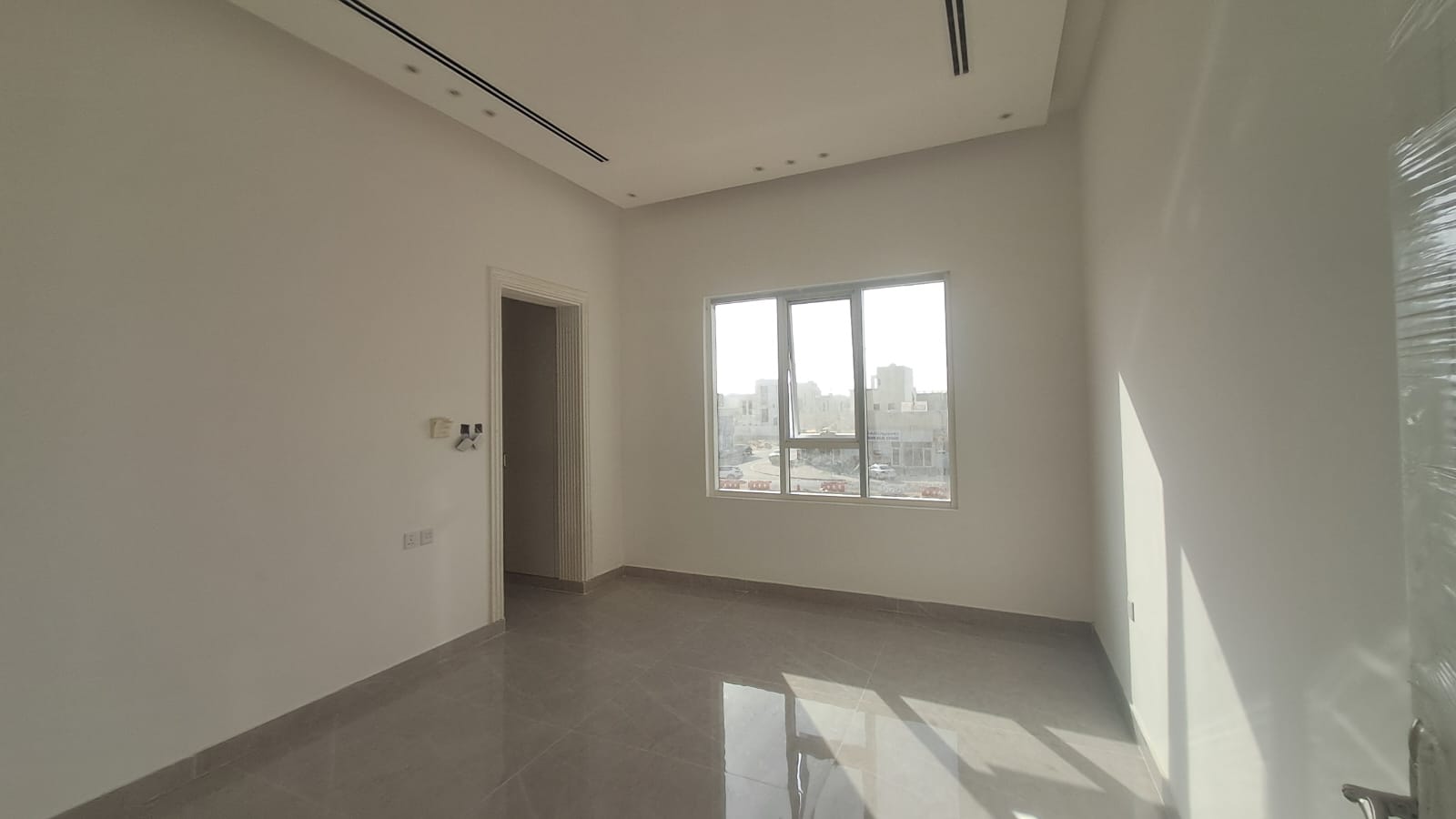 Luxury villa with swimming pool in Al-Haylo area, close to the mosque and children's play area. 11
