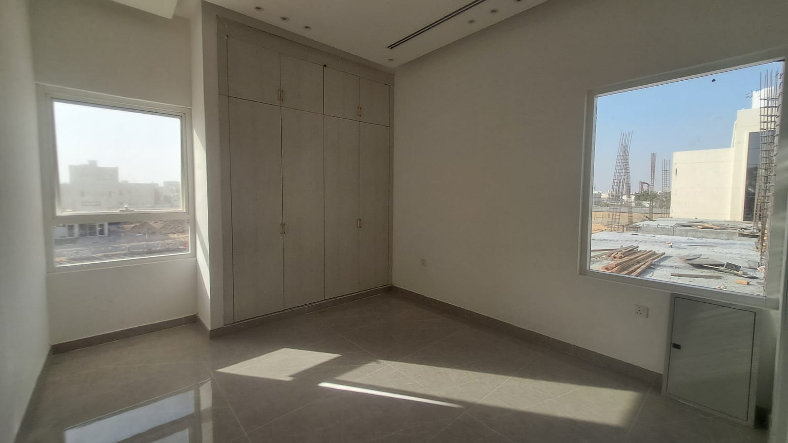 Luxury villa with swimming pool in Al-Haylo area, close to the mosque and children's play area. 12