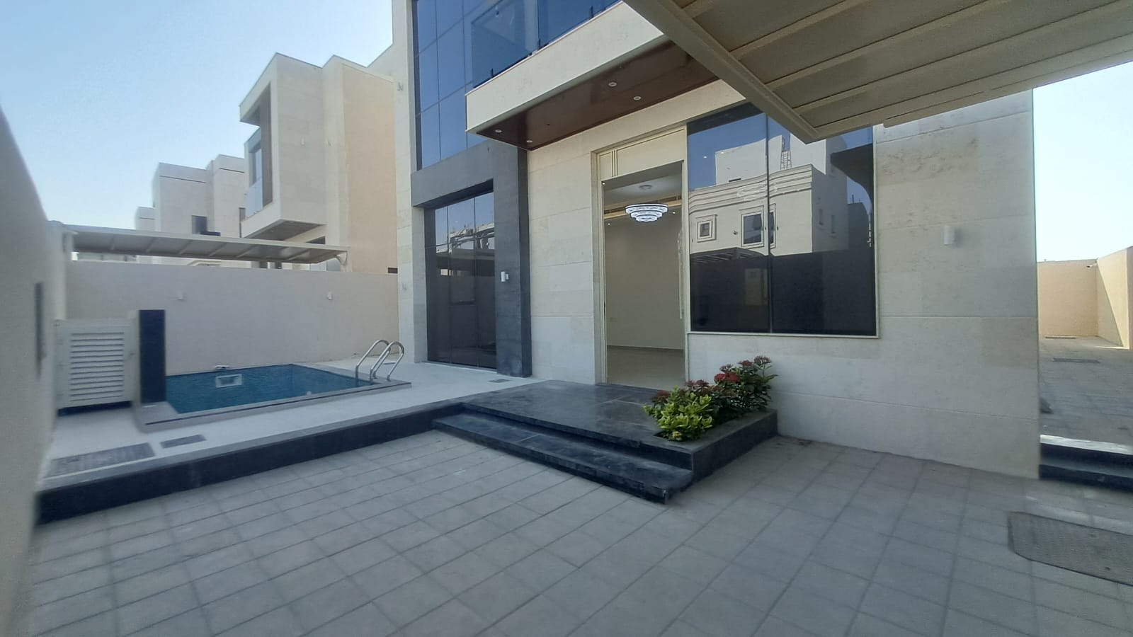 Luxury villa with swimming pool in Al-Haylo area, close to the mosque and children's play area. 15