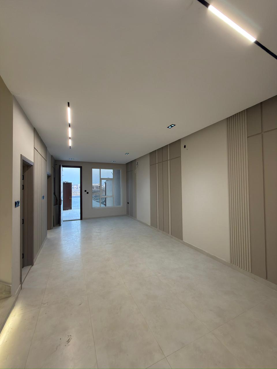 - *For Sale: 9 Townhouses* *in Al Helio Center 2, Ajman* on the main road leading to Al Zahia Roundabout. 25-meter setback from the street. 5 bedrooms and a roof terrace. Modern decor on ceilings and walls. Area: 2800 sq ft. *Includes registration fees, electricity, and air conditioning.* *Asking price: AED 1,470,000* *Negotiable* 2