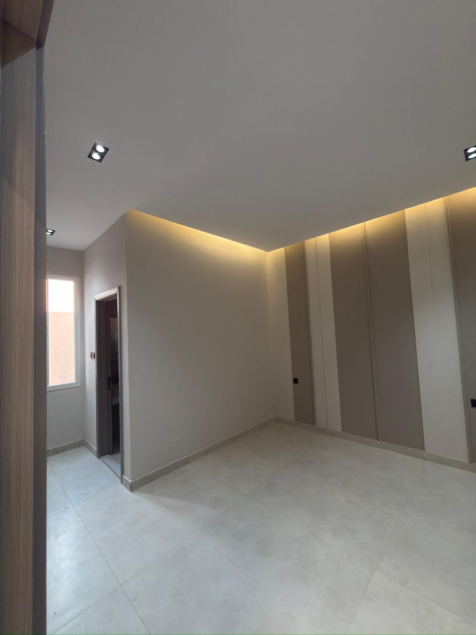 - *For Sale: 9 Townhouses* *in Al Helio Center 2, Ajman* on the main road leading to Al Zahia Roundabout. 25-meter setback from the street. 5 bedrooms and a roof terrace. Modern decor on ceilings and walls. Area: 2800 sq ft. *Includes registration fees, electricity, and air conditioning.* *Asking price: AED 1,470,000* *Negotiable* 3