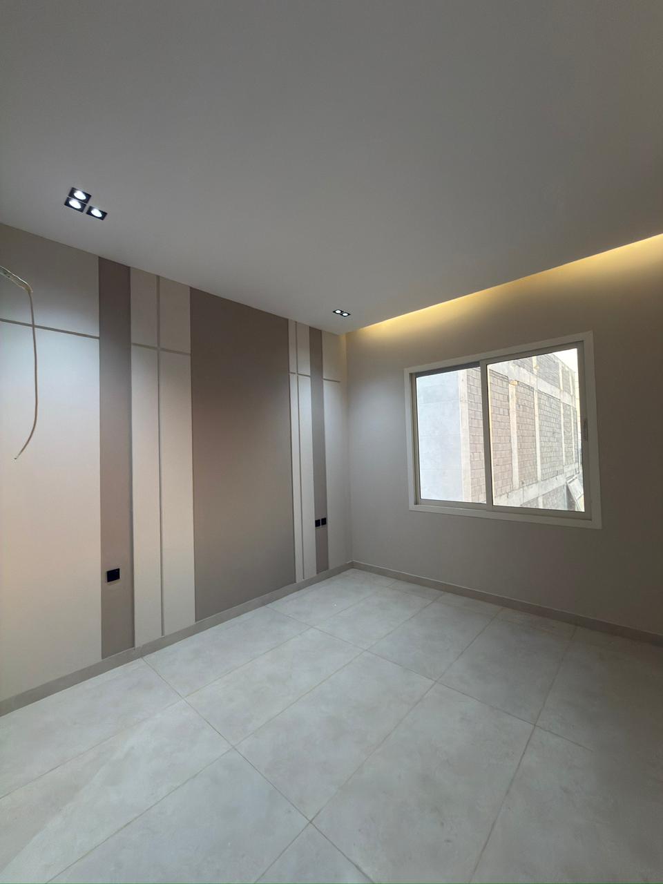 - *For Sale: 9 Townhouses* *in Al Helio Center 2, Ajman* on the main road leading to Al Zahia Roundabout. 25-meter setback from the street. 5 bedrooms and a roof terrace. Modern decor on ceilings and walls. Area: 2800 sq ft. *Includes registration fees, electricity, and air conditioning.* *Asking price: AED 1,470,000* *Negotiable* 6