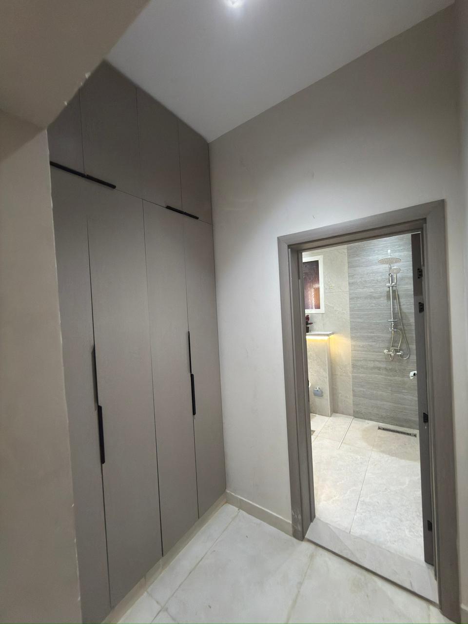 - *For Sale: 9 Townhouses* *in Al Helio Center 2, Ajman* on the main road leading to Al Zahia Roundabout. 25-meter setback from the street. 5 bedrooms and a roof terrace. Modern decor on ceilings and walls. Area: 2800 sq ft. *Includes registration fees, electricity, and air conditioning.* *Asking price: AED 1,470,000* *Negotiable* 10