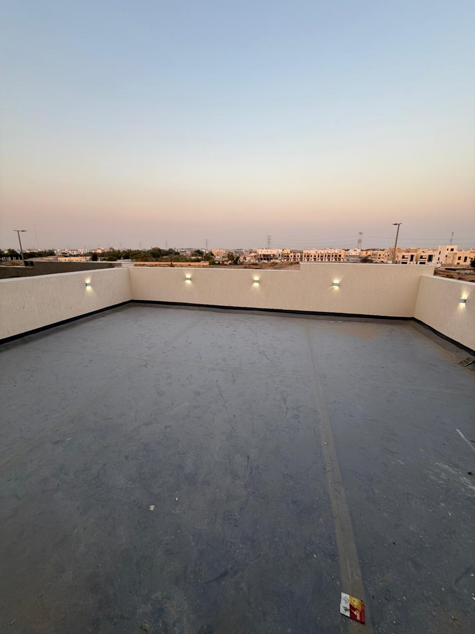 - *For Sale: 9 Townhouses* *in Al Helio Center 2, Ajman* on the main road leading to Al Zahia Roundabout. 25-meter setback from the street. 5 bedrooms and a roof terrace. Modern decor on ceilings and walls. Area: 2800 sq ft. *Includes registration fees, electricity, and air conditioning.* *Asking price: AED 1,470,000* *Negotiable* 15