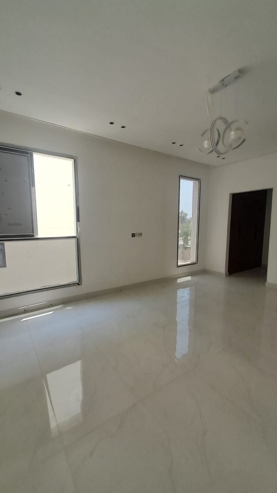 Townhouse in Al-Haylo area, 3 bedrooms and a maid's room, with indoor parking and an outdoor extension. 4