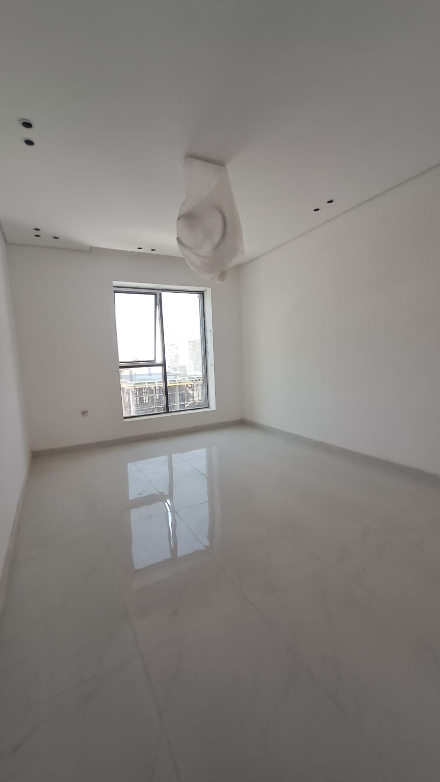 Townhouse in Al-Haylo area, 3 bedrooms and a maid's room, with indoor parking and an outdoor extension. 8