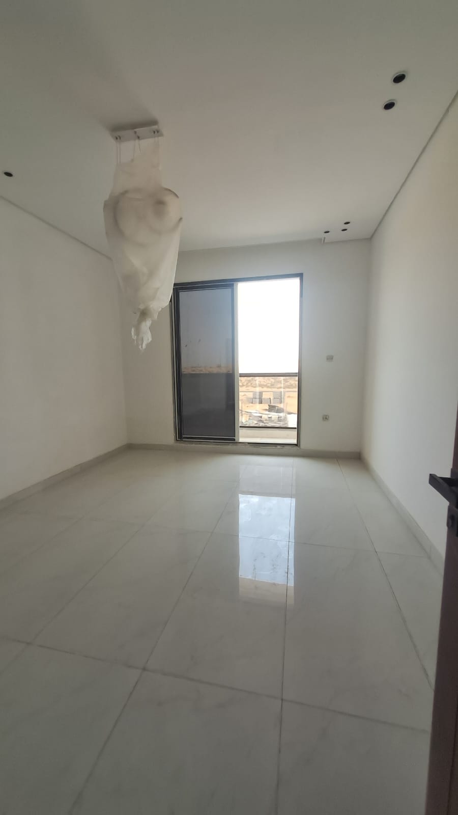 Townhouse in Al-Haylo area, 3 bedrooms and a maid's room, with indoor parking and an outdoor extension. 10