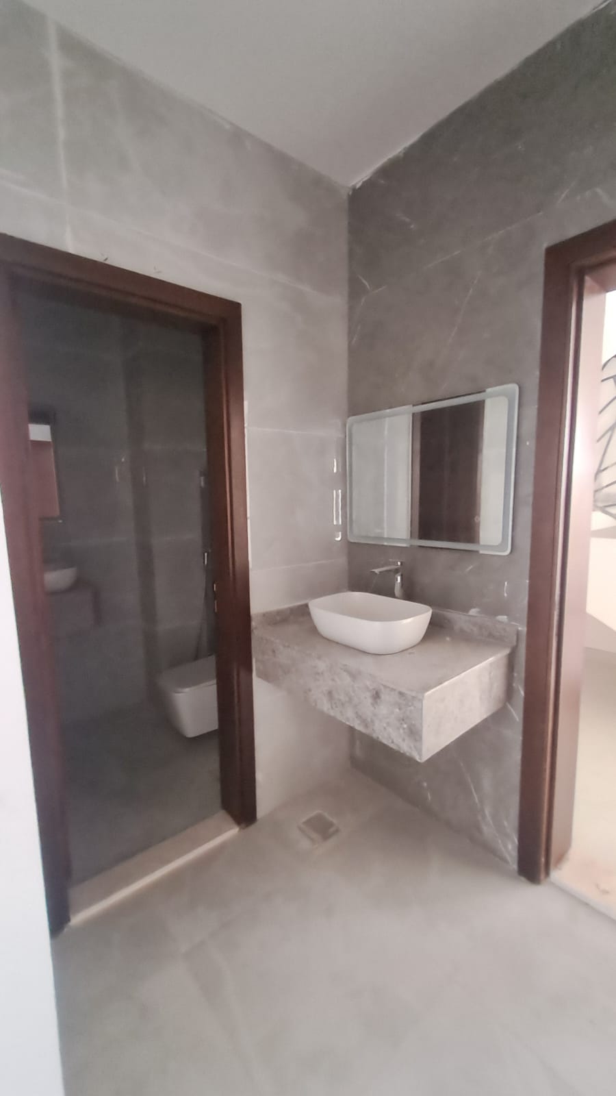 Townhouse in Al-Haylo area, 3 bedrooms and a maid's room, with indoor parking and an outdoor extension. 11