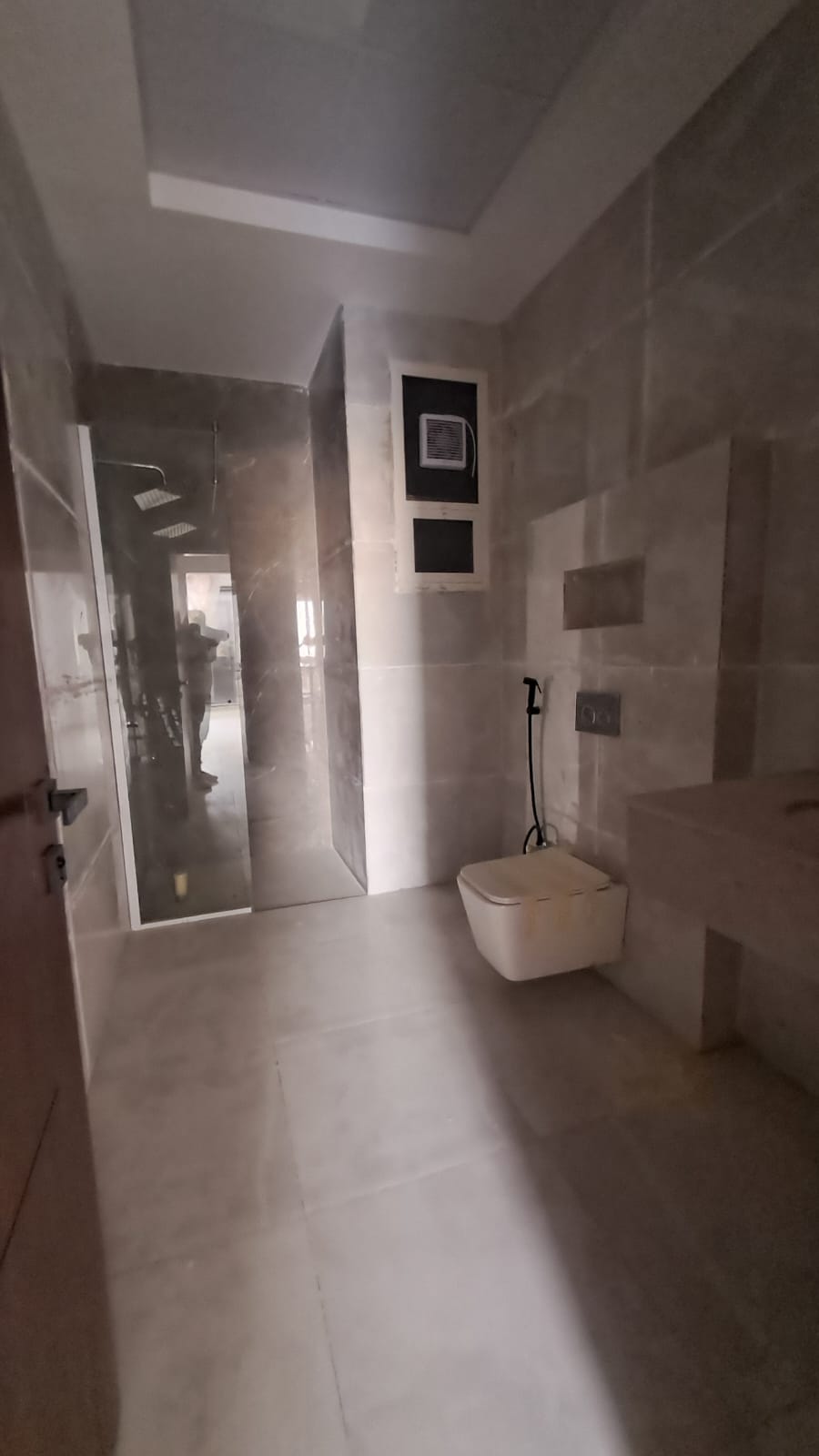 Townhouse in Al-Haylo area, 3 bedrooms and a maid's room, with indoor parking and an outdoor extension. 15