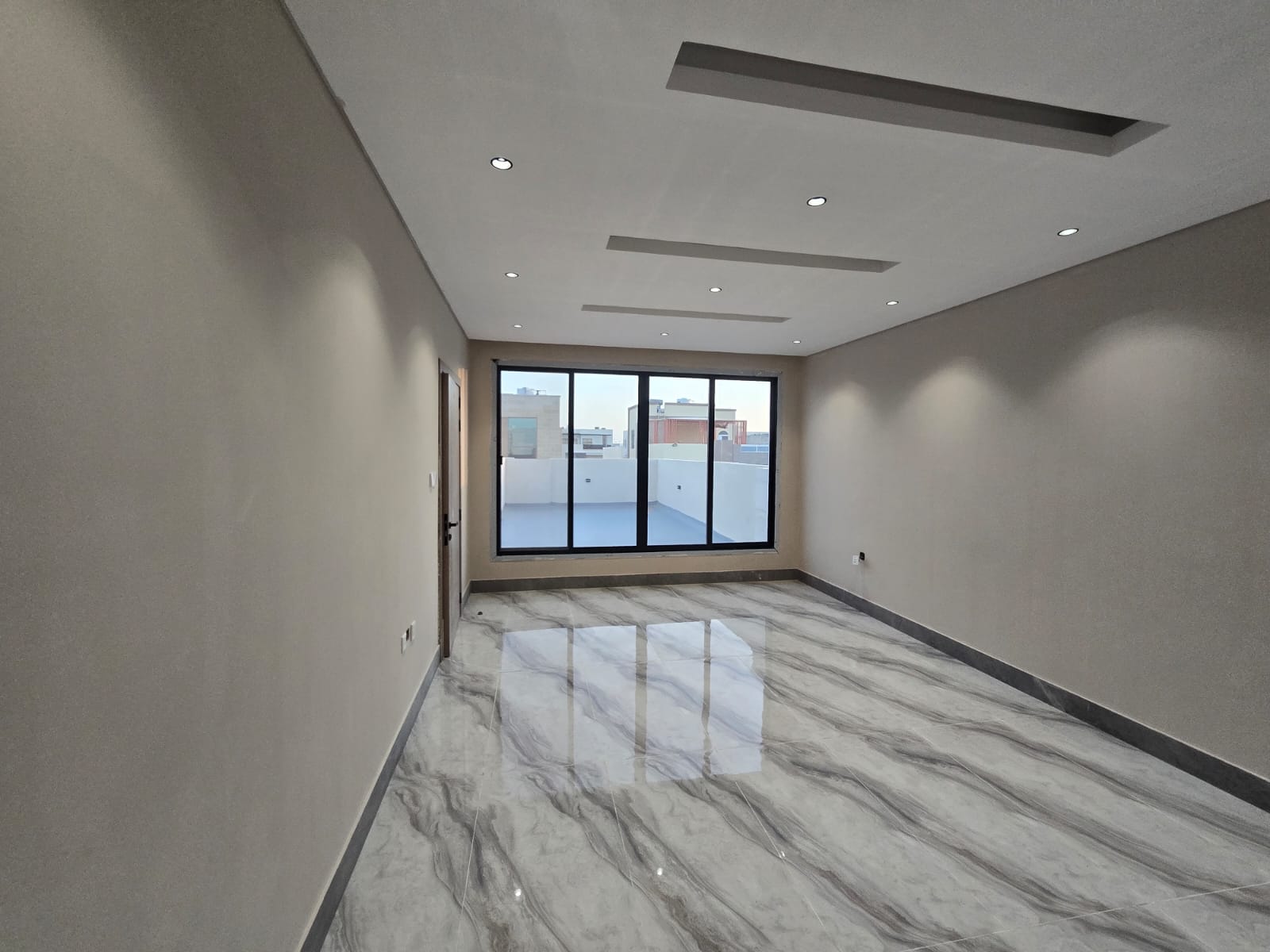 Luxury villa for sale in Al Bahia – Ajman | Excellent investment. A rare opportunity to own a spacious villa with a practical design and a quiet location suitable for families and investment. ✨ 📍 Al Bahia – Ajman. Land area: 280 sq m. Built-up area: approximately 4300 sq ft. 🛏️ Details: • 6 spacious bedrooms • Maid's room • 9 bathrooms • Large majlis (formal sitting room) • Guest lounge • Large main kitchen • Two preparation kitchens on the second floor and roof • Two parking spaces inside the house ✨ Features: • Spacious and comfortable design • Suitable for family living or investment • Quiet location close to services • Ready to move in immediately. Includes kitchen appliances, air conditioning for the entire villa, and registration fees. 💰 Price: (AED 1,950,000) 2