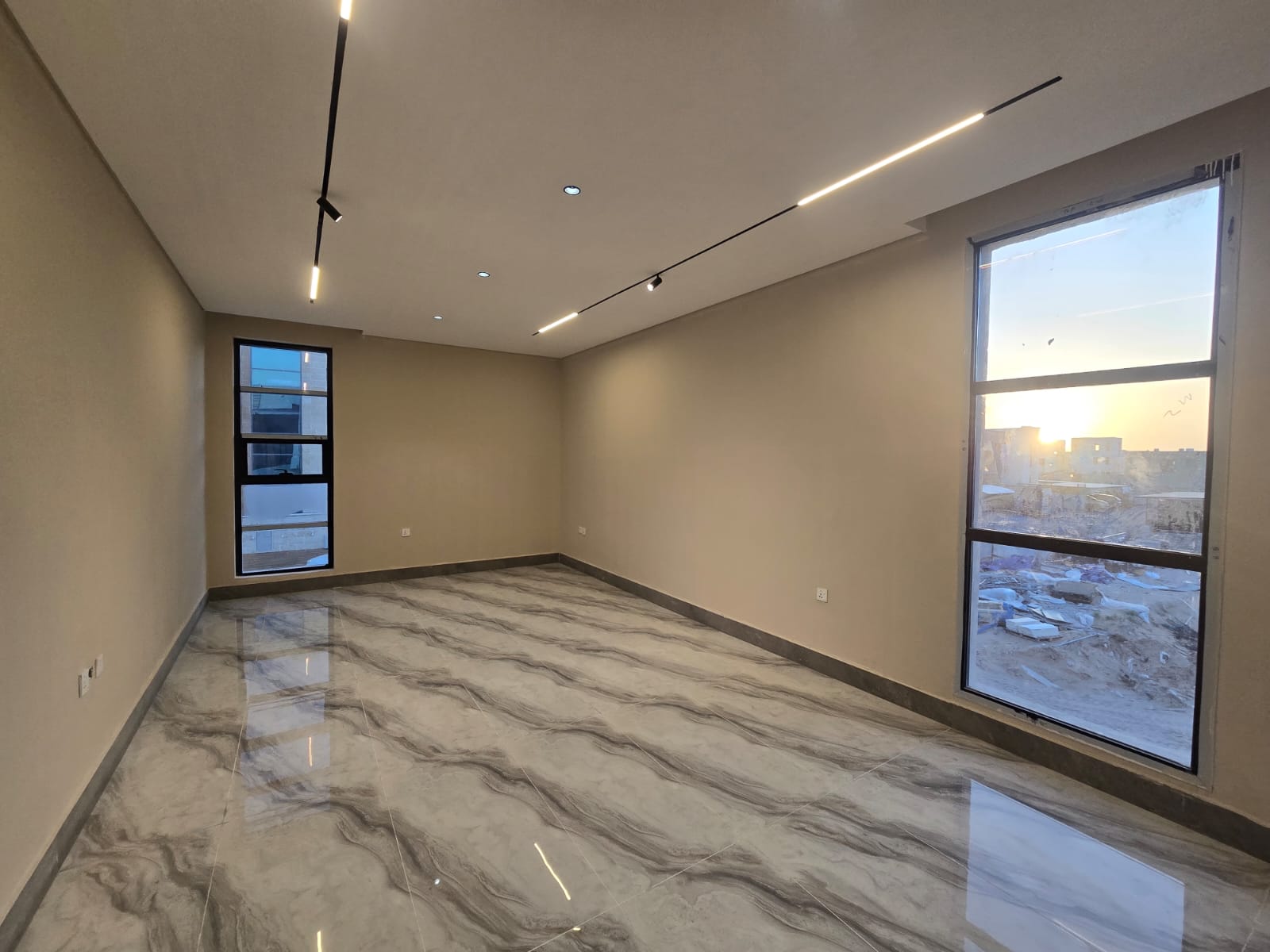 Luxury villa for sale in Al Bahia – Ajman | Excellent investment. A rare opportunity to own a spacious villa with a practical design and a quiet location suitable for families and investment. ✨ 📍 Al Bahia – Ajman. Land area: 280 sq m. Built-up area: approximately 4300 sq ft. 🛏️ Details: • 6 spacious bedrooms • Maid's room • 9 bathrooms • Large majlis (formal sitting room) • Guest lounge • Large main kitchen • Two preparation kitchens on the second floor and roof • Two parking spaces inside the house ✨ Features: • Spacious and comfortable design • Suitable for family living or investment • Quiet location close to services • Ready to move in immediately. Includes kitchen appliances, air conditioning for the entire villa, and registration fees. 💰 Price: (AED 1,950,000) 4