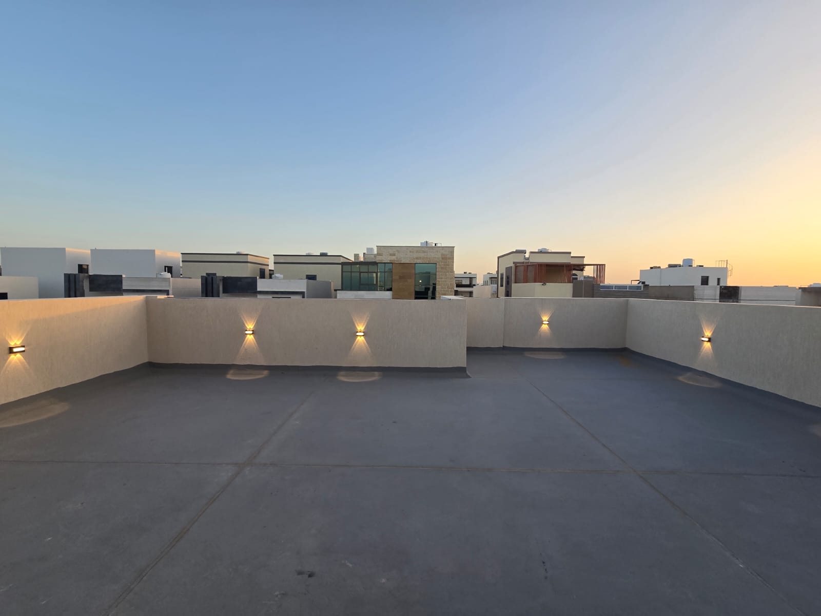 Luxury villa for sale in Al Bahia – Ajman | Excellent investment. A rare opportunity to own a spacious villa with a practical design and a quiet location suitable for families and investment. ✨ 📍 Al Bahia – Ajman. Land area: 280 sq m. Built-up area: approximately 4300 sq ft. 🛏️ Details: • 6 spacious bedrooms • Maid's room • 9 bathrooms • Large majlis (formal sitting room) • Guest lounge • Large main kitchen • Two preparation kitchens on the second floor and roof • Two parking spaces inside the house ✨ Features: • Spacious and comfortable design • Suitable for family living or investment • Quiet location close to services • Ready to move in immediately. Includes kitchen appliances, air conditioning for the entire villa, and registration fees. 💰 Price: (AED 1,950,000) 8