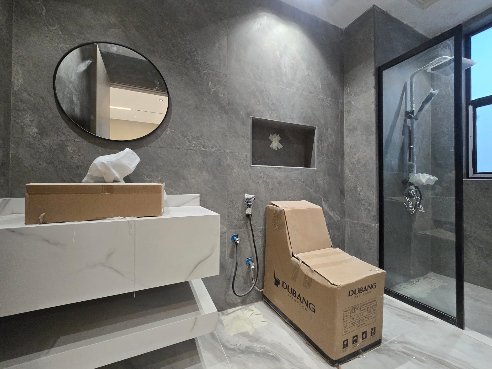 Luxury villa for sale in Al Bahia – Ajman | Excellent investment. A rare opportunity to own a spacious villa with a practical design and a quiet location suitable for families and investment. ✨ 📍 Al Bahia – Ajman. Land area: 280 sq m. Built-up area: approximately 4300 sq ft. 🛏️ Details: • 6 spacious bedrooms • Maid's room • 9 bathrooms • Large majlis (formal sitting room) • Guest lounge • Large main kitchen • Two preparation kitchens on the second floor and roof • Two parking spaces inside the house ✨ Features: • Spacious and comfortable design • Suitable for family living or investment • Quiet location close to services • Ready to move in immediately. Includes kitchen appliances, air conditioning for the entire villa, and registration fees. 💰 Price: (AED 1,950,000) 10