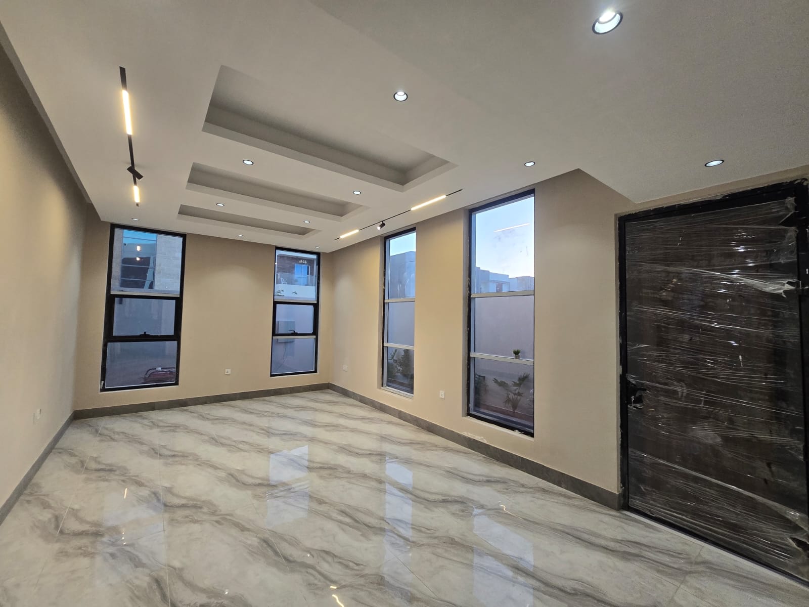 Luxury villa for sale in Al Bahia – Ajman | Excellent investment. A rare opportunity to own a spacious villa with a practical design and a quiet location suitable for families and investment. ✨ 📍 Al Bahia – Ajman. Land area: 280 sq m. Built-up area: approximately 4300 sq ft. 🛏️ Details: • 6 spacious bedrooms • Maid's room • 9 bathrooms • Large majlis (formal sitting room) • Guest lounge • Large main kitchen • Two preparation kitchens on the second floor and roof • Two parking spaces inside the house ✨ Features: • Spacious and comfortable design • Suitable for family living or investment • Quiet location close to services • Ready to move in immediately. Includes kitchen appliances, air conditioning for the entire villa, and registration fees. 💰 Price: (AED 1,950,000) 12