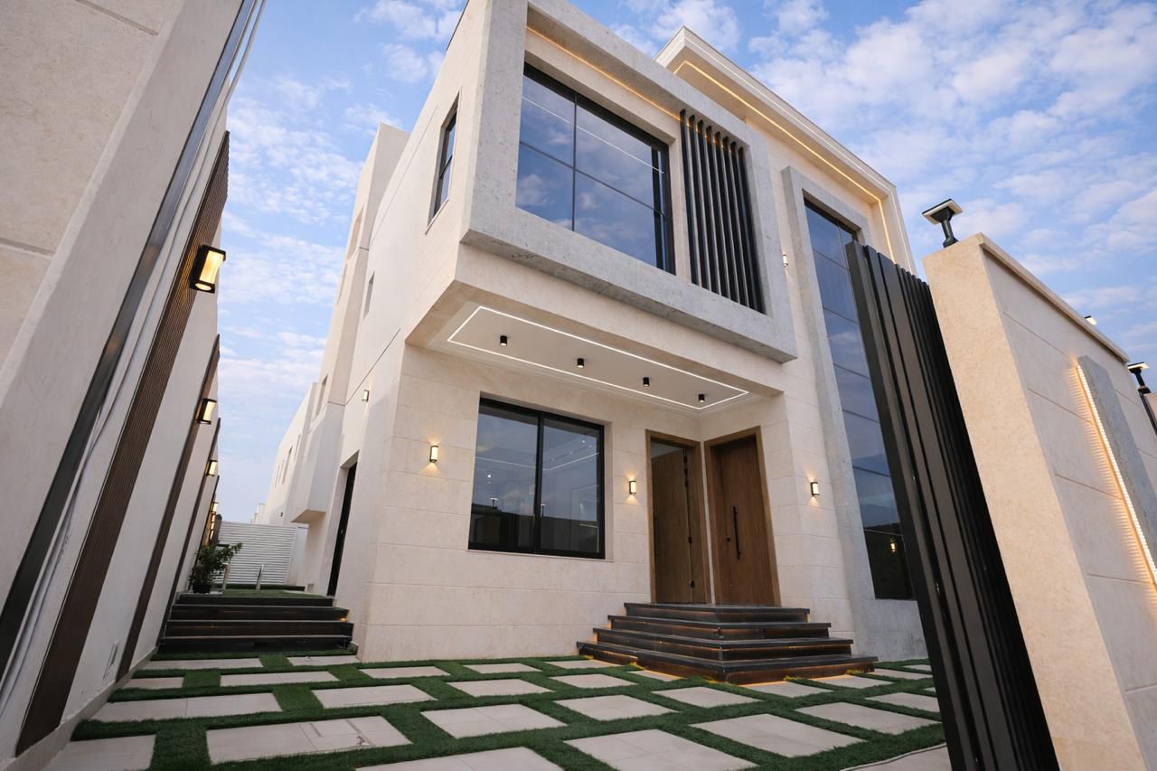 Villa for sale in Al-Haylo area, a distinctive villa at a price lower than the market price. 2