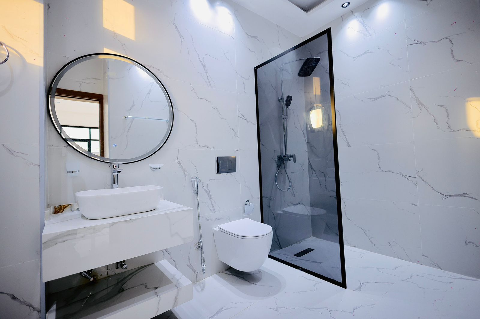 Villa for sale in Al-Haylo area, 5 master bedrooms + maid's room 3