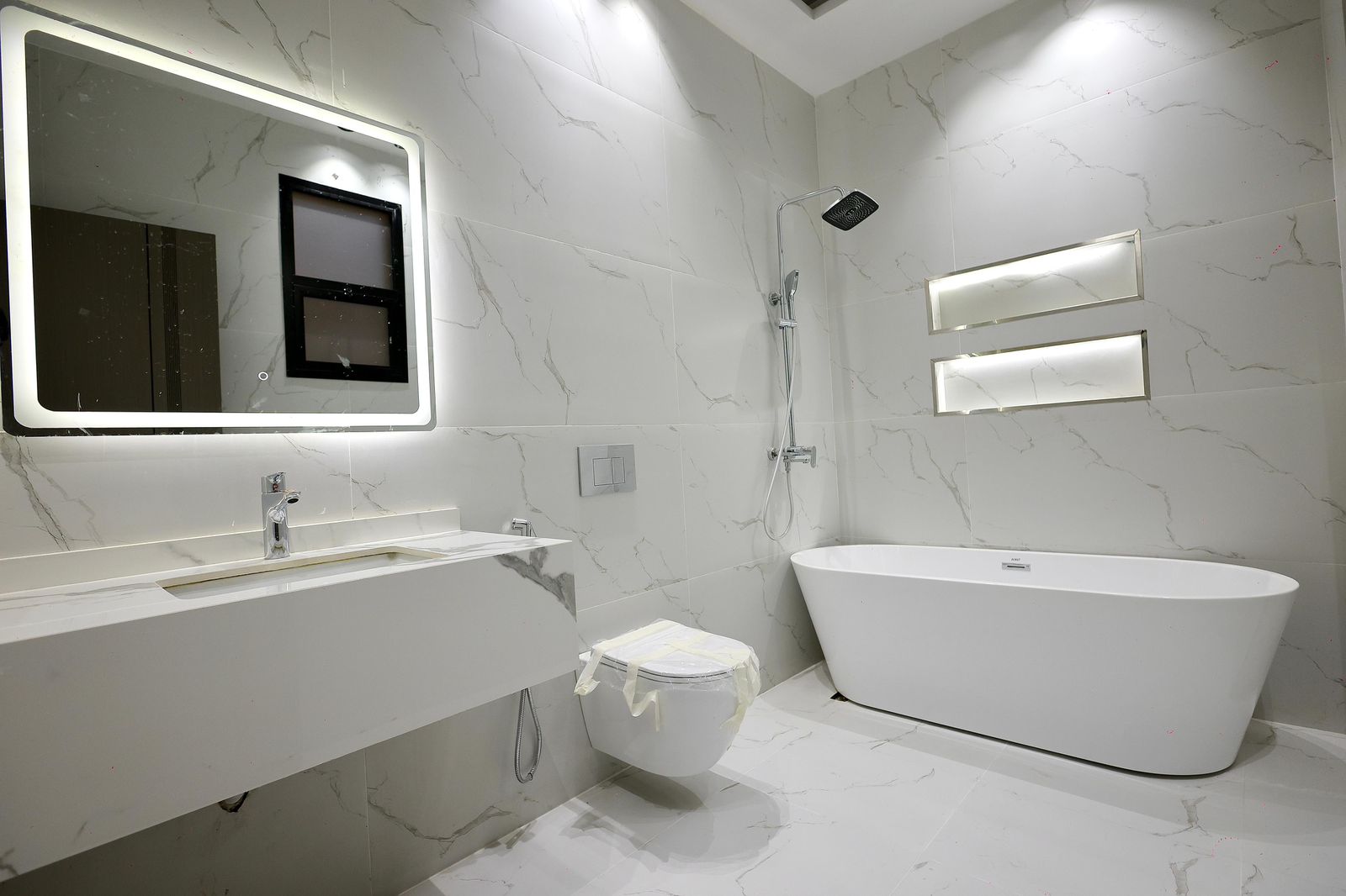 Villa for sale in Al-Haylo area, 5 master bedrooms + maid's room 5