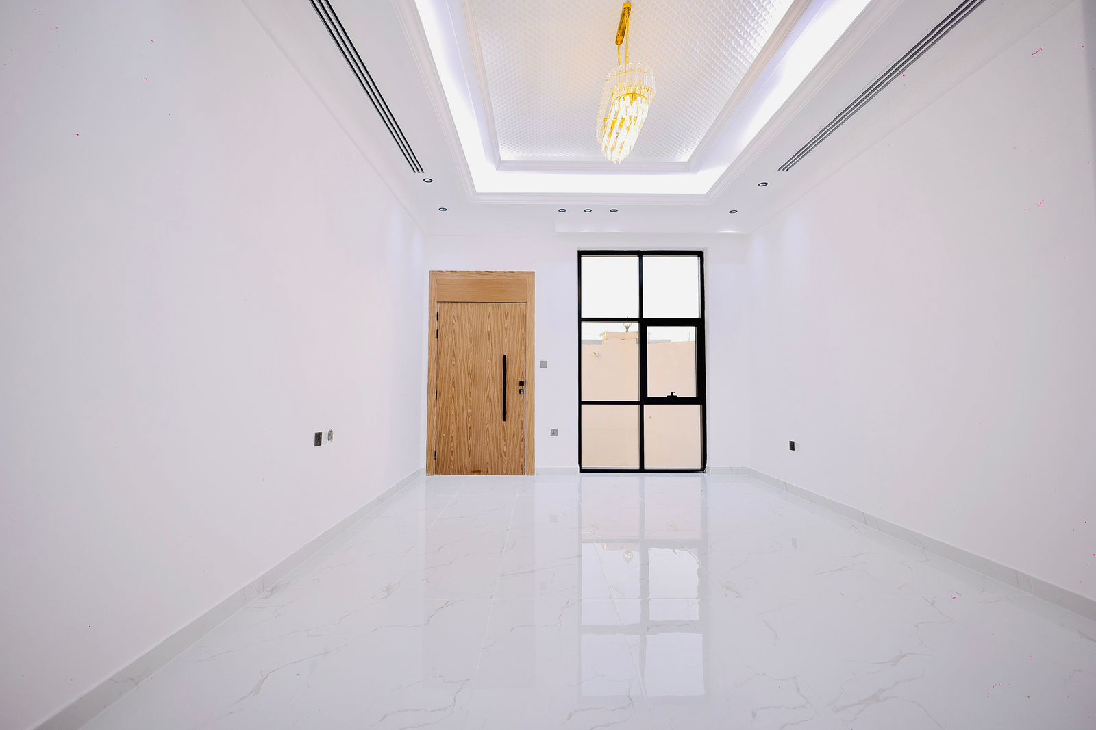 Villa for sale in Al-Haylo area, 5 master bedrooms + maid's room 6