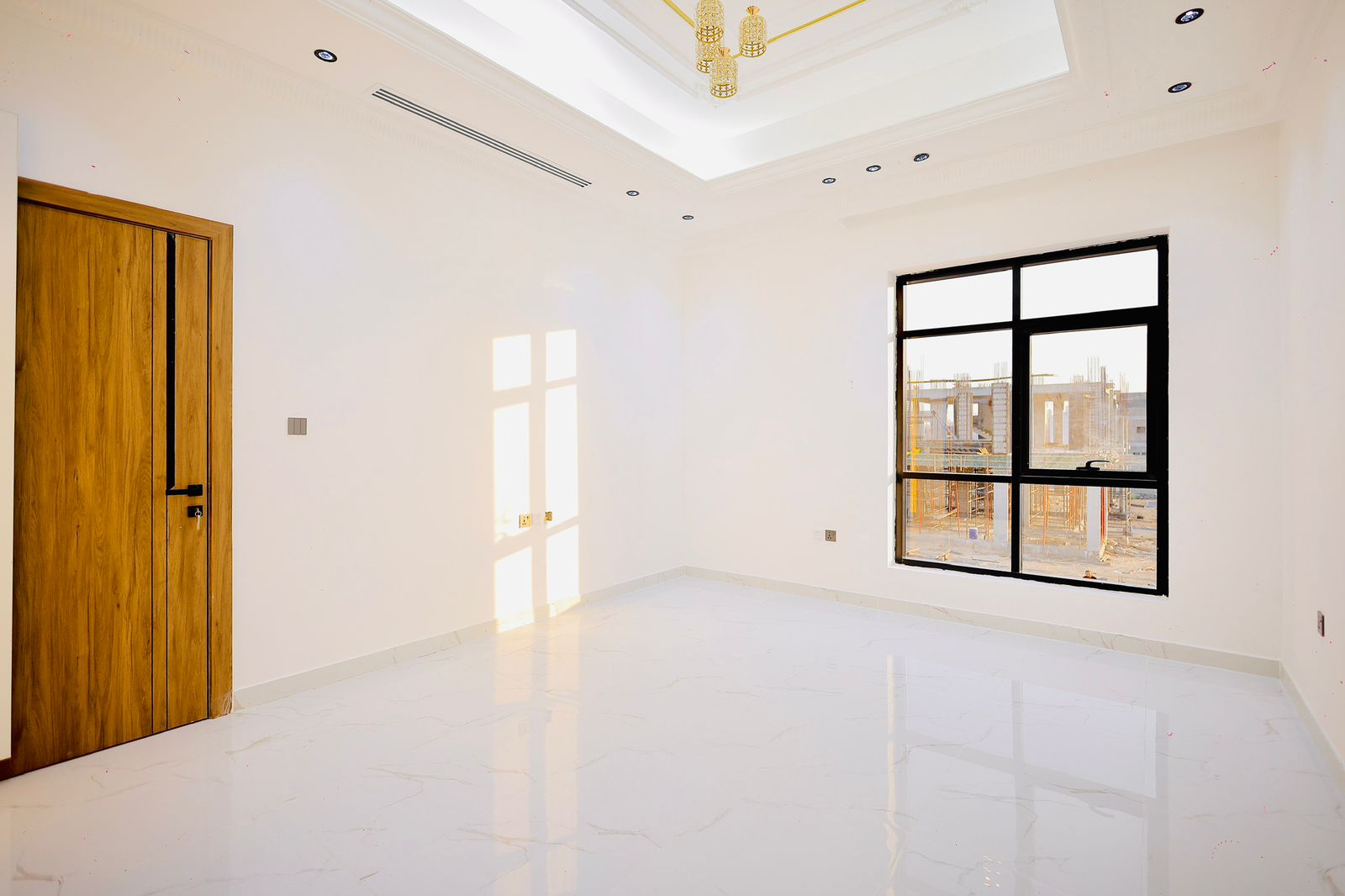 Villa for sale in Al-Haylo area, 5 master bedrooms + maid's room 9