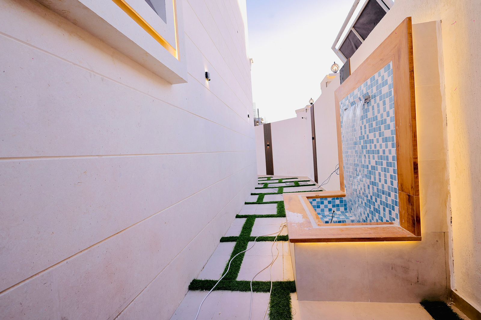 Villa for sale in Al-Haylo area, 5 master bedrooms + maid's room 10
