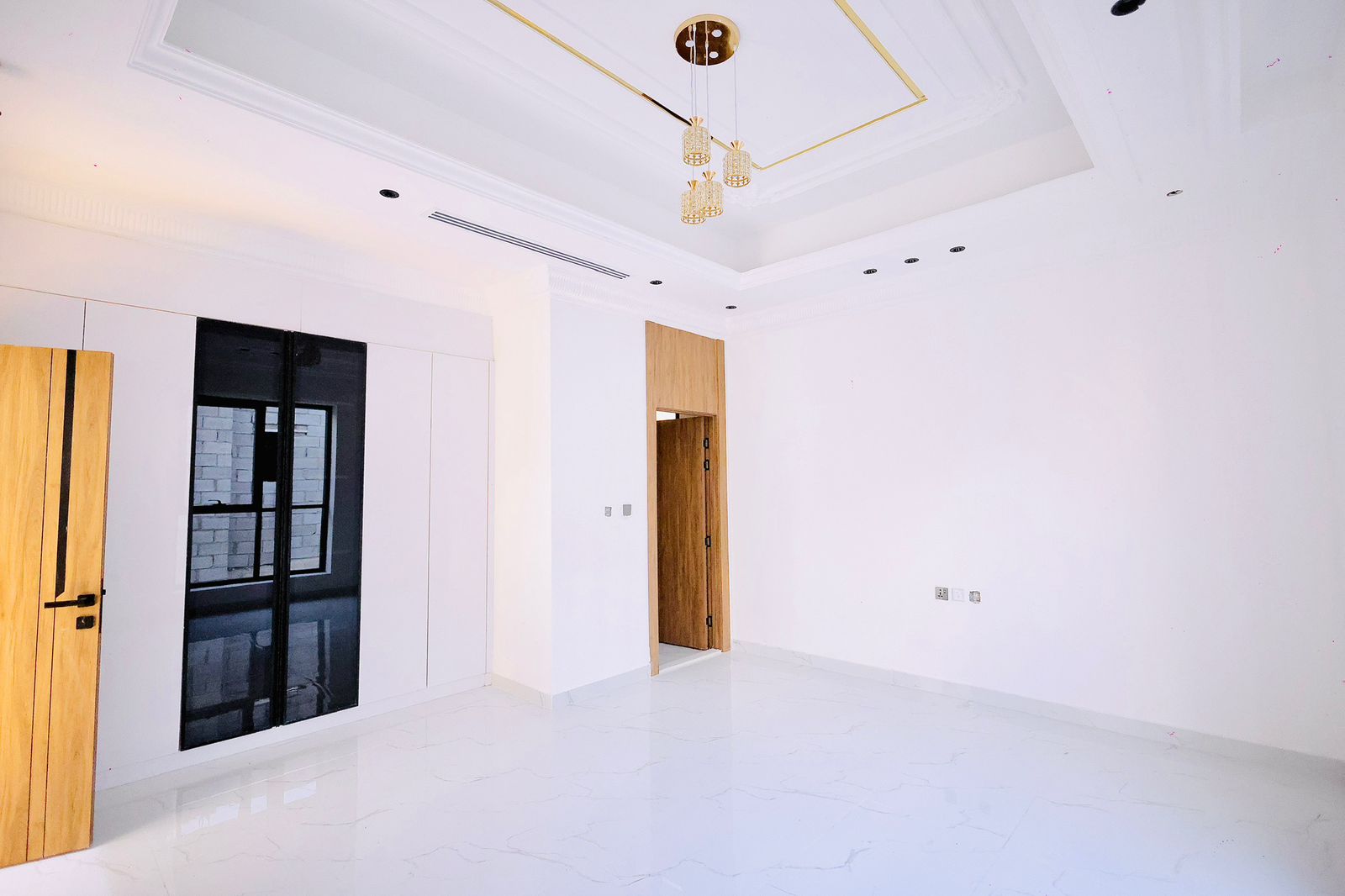 Villa for sale in Al-Haylo area, 5 master bedrooms + maid's room 14