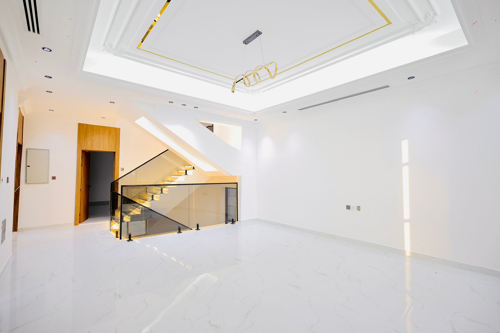 Villa for sale in Al-Haylo area, 5 master bedrooms + maid's room 15