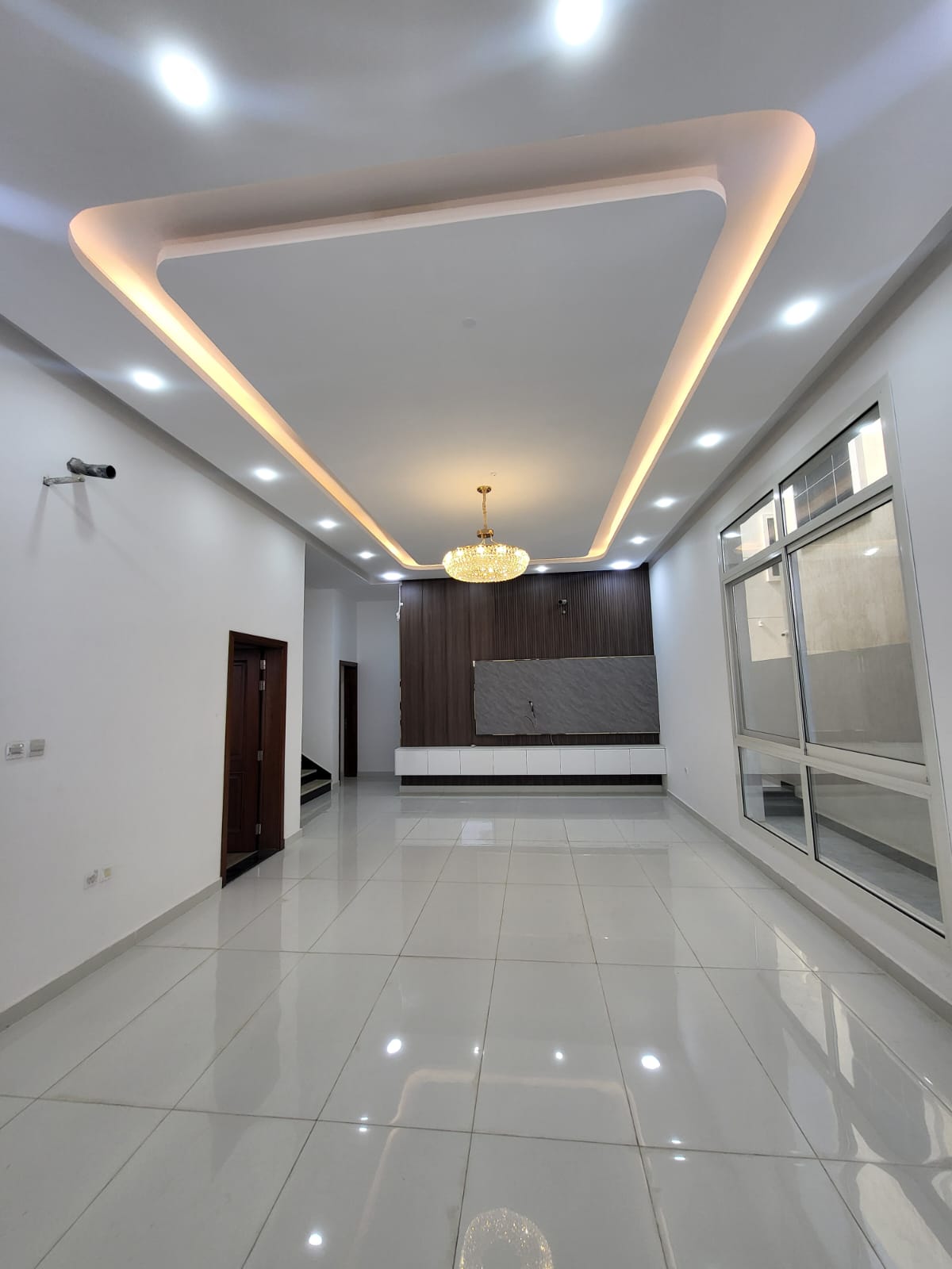 Villa for sale in Al Yasmin neighborhood, Ajman, with a modern design and distinctive features. 3