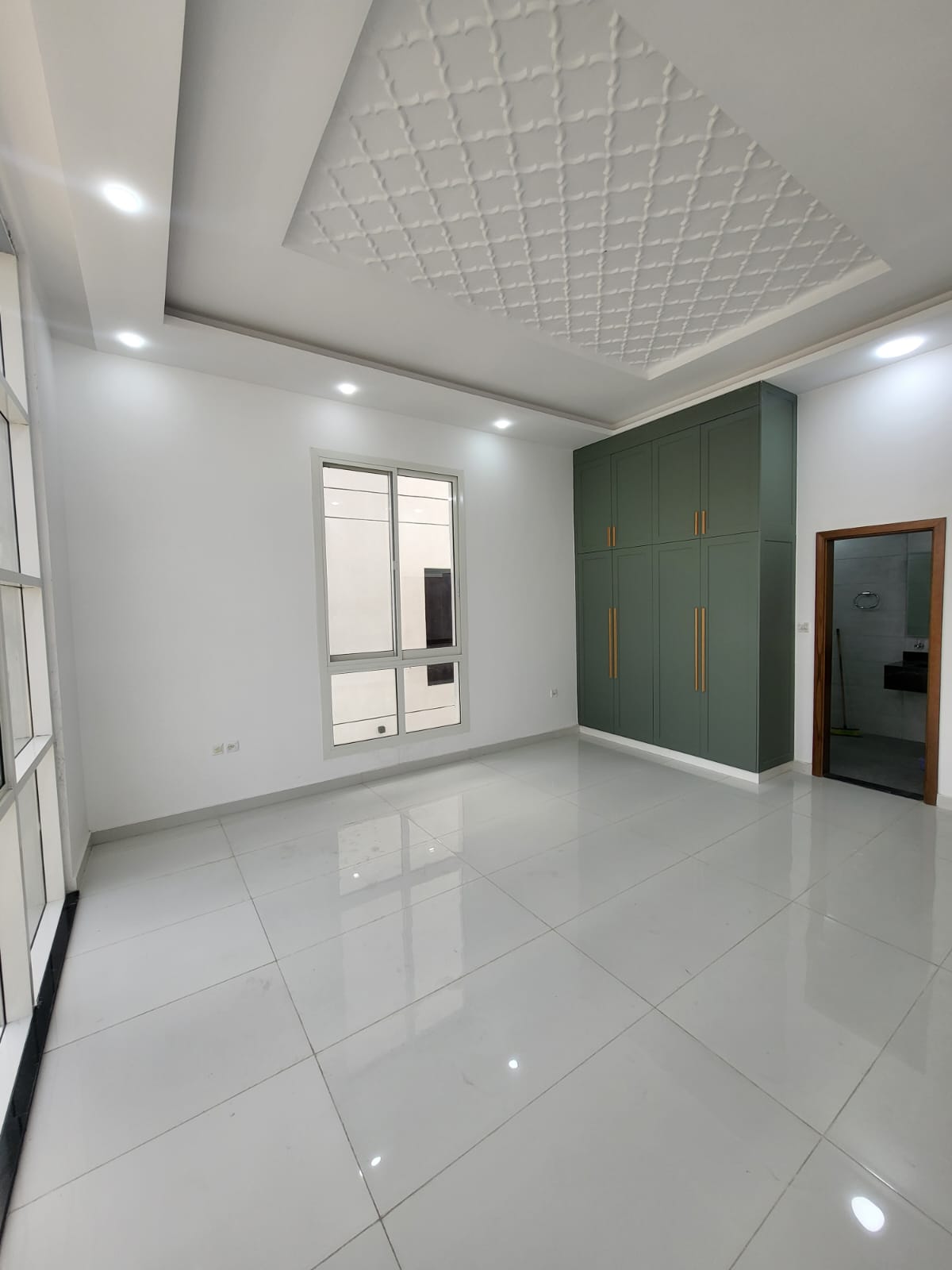 Villa for sale in Al Yasmin neighborhood, Ajman, with a modern design and distinctive features. 4