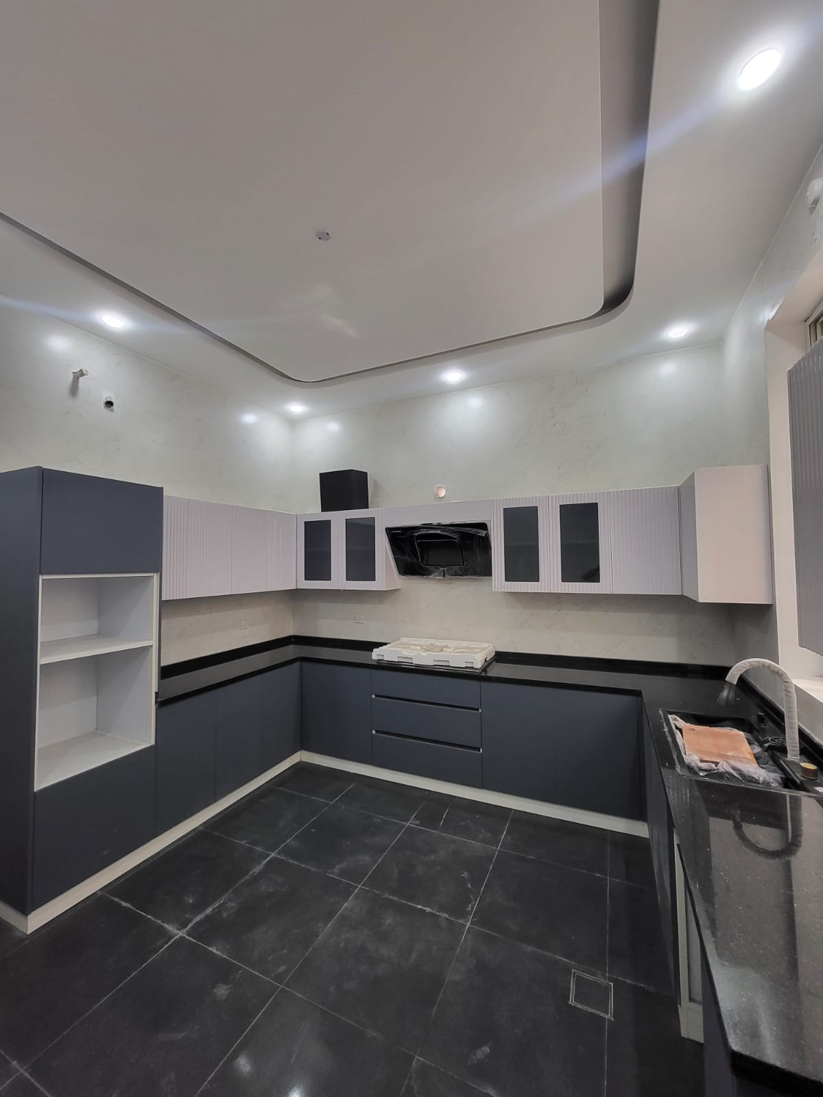 Villa for sale in Al Yasmin neighborhood, Ajman, with a modern design and distinctive features. 7