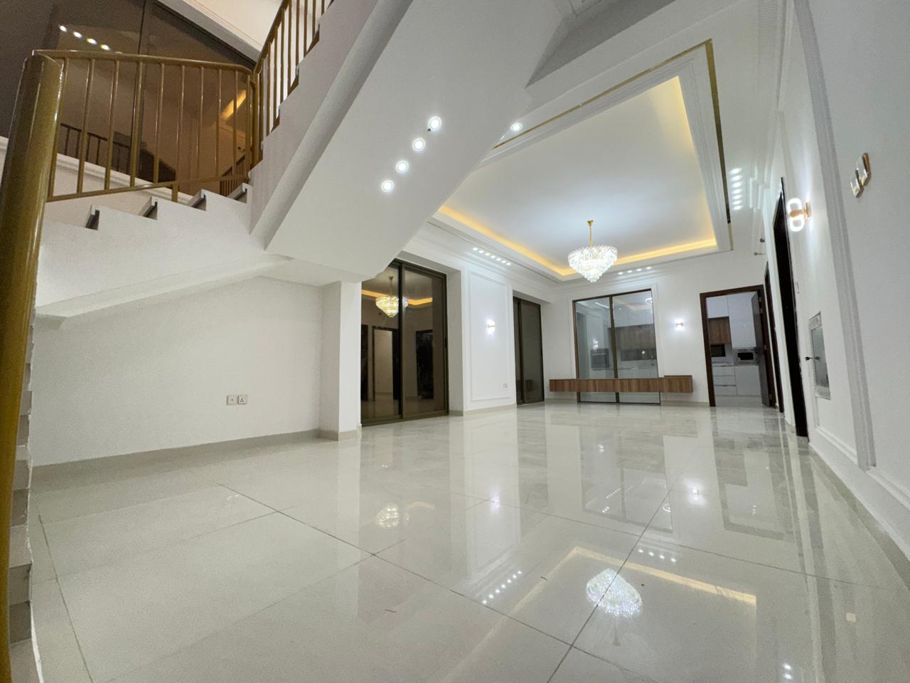 🏡 **A Mini Palace in the Heart of Al Bahia!** Located right next to the park, the Sheikh's Palace, and the Car Showroom... a one-of-a-kind location with luxury that's truly worth seeing. 2