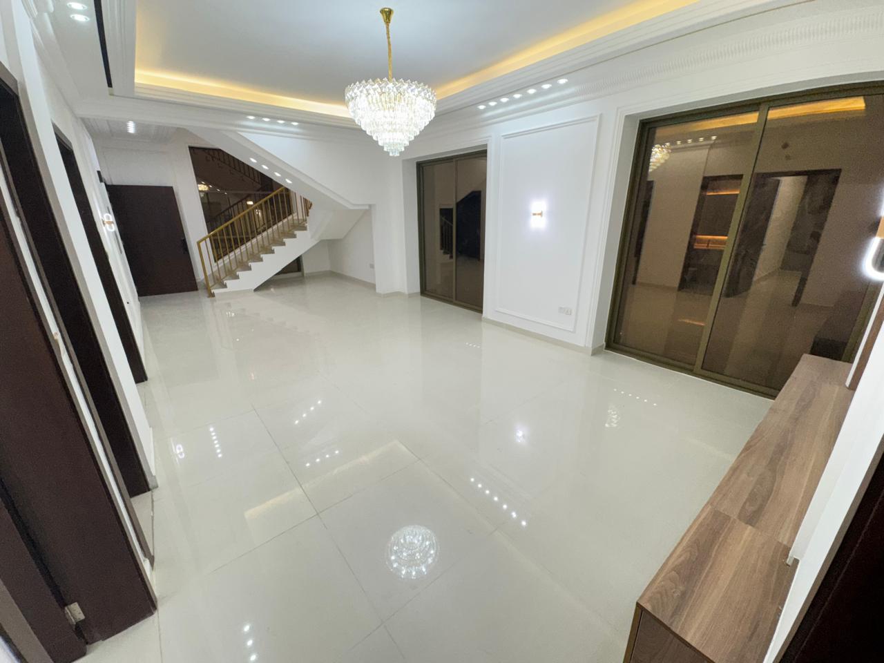 🏡 **A Mini Palace in the Heart of Al Bahia!** Located right next to the park, the Sheikh's Palace, and the Car Showroom... a one-of-a-kind location with luxury that's truly worth seeing. 7