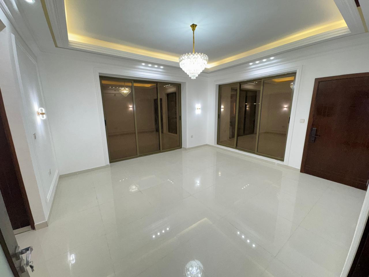 🏡 **A Mini Palace in the Heart of Al Bahia!** Located right next to the park, the Sheikh's Palace, and the Car Showroom... a one-of-a-kind location with luxury that's truly worth seeing. 8