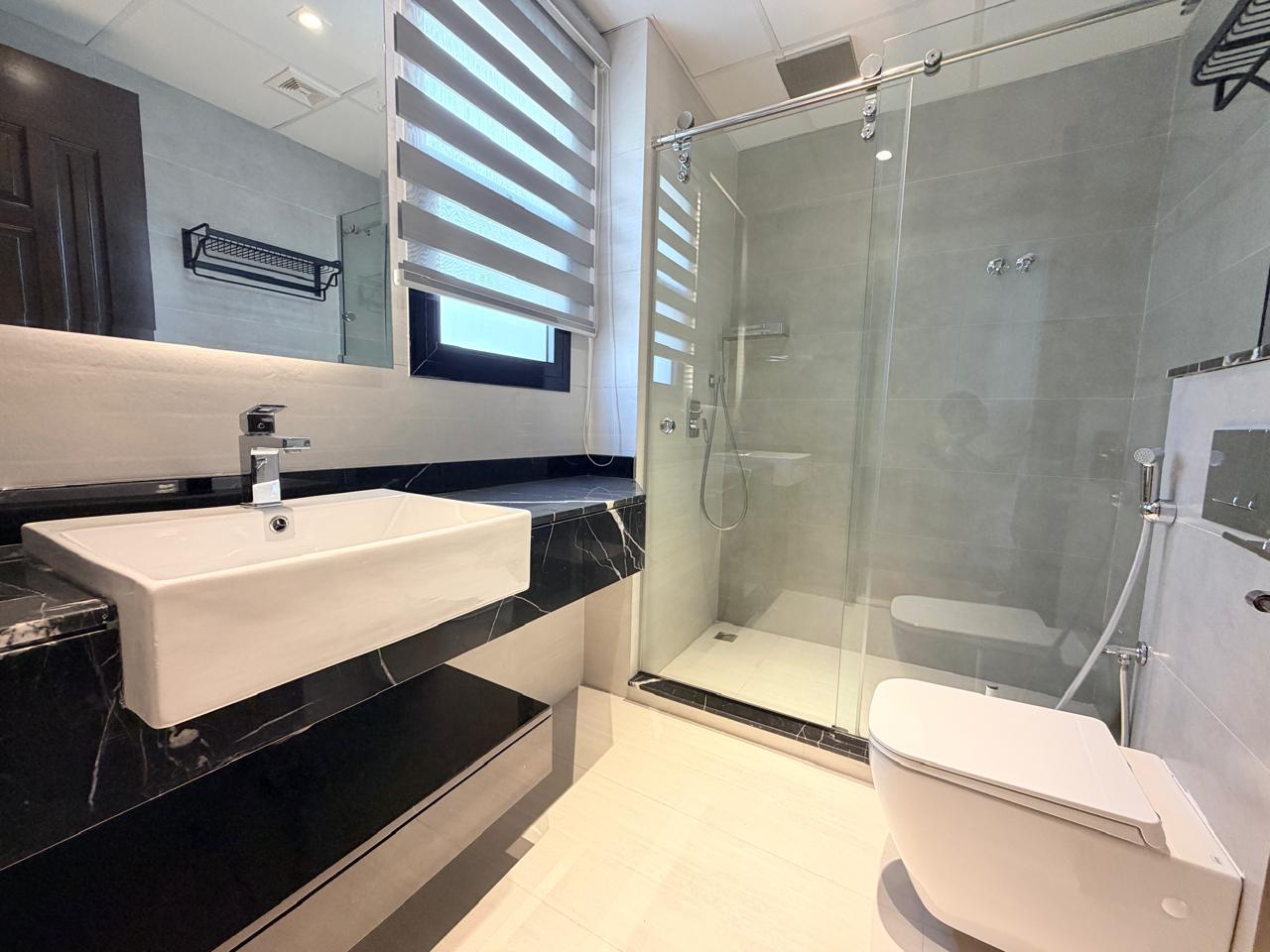 Villa for sale in the Al-Yasmeen area—includes water, electricity, air conditioning, and furniture—at an exceptional price. 2
