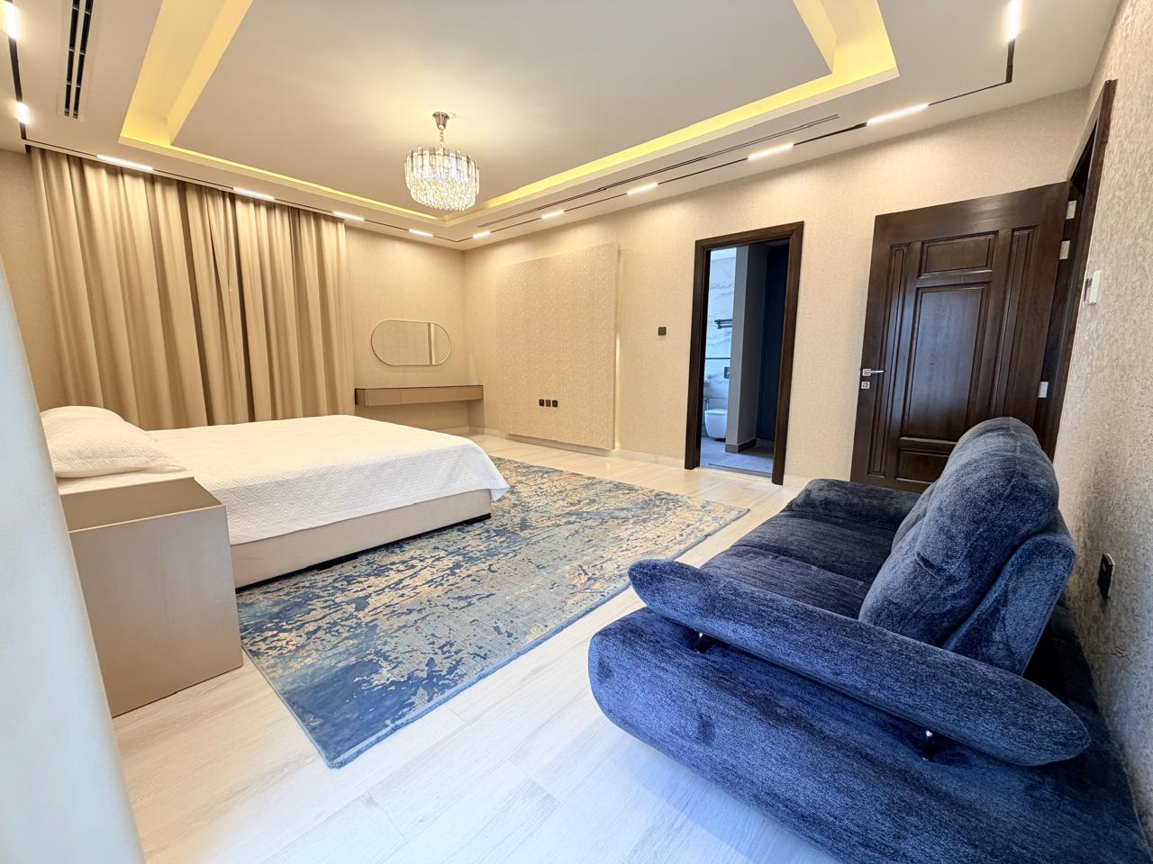 Villa for sale in the Al-Yasmeen area—includes water, electricity, air conditioning, and furniture—at an exceptional price. 6