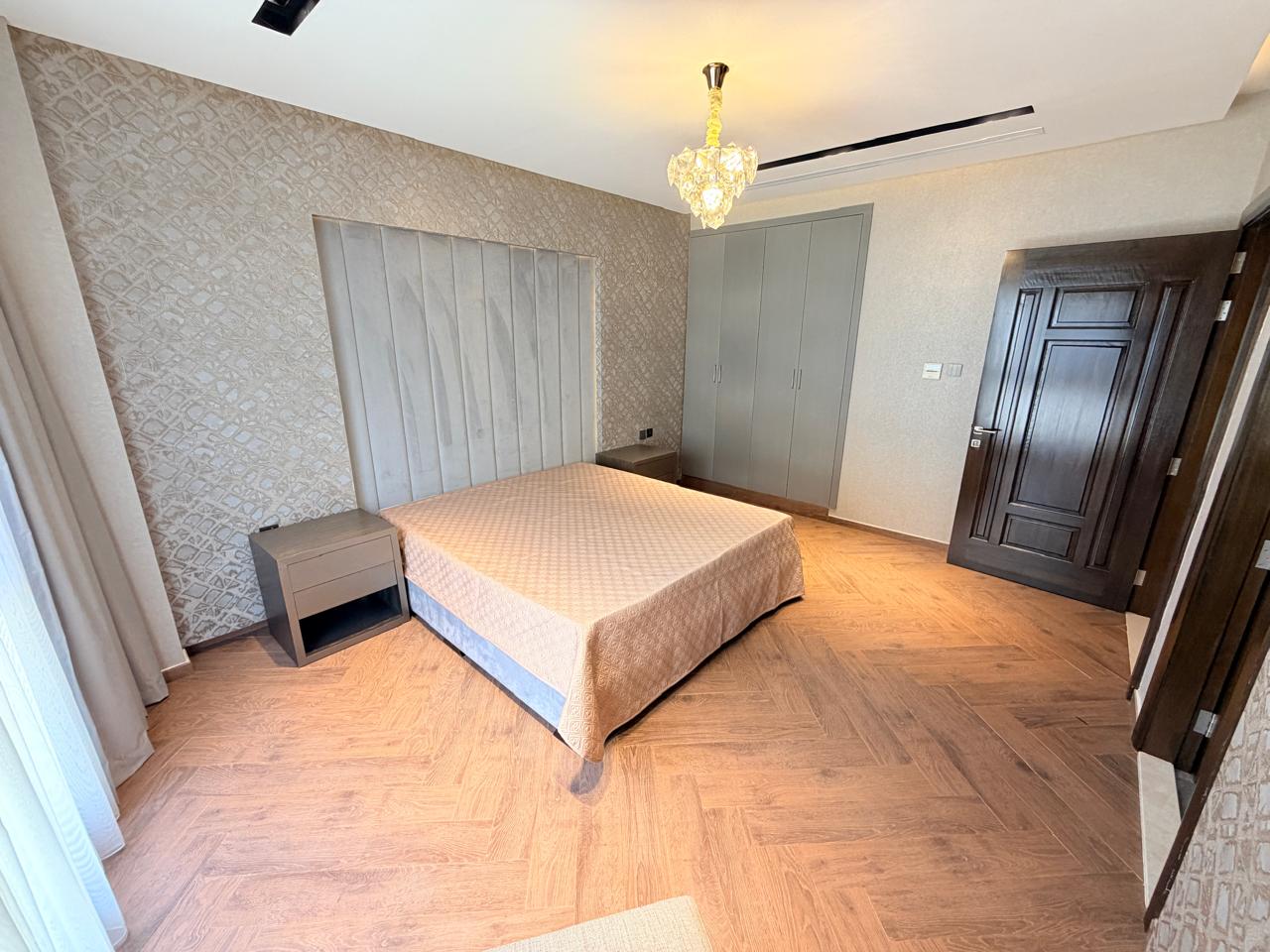 Villa for sale in the Al-Yasmeen area—includes water, electricity, air conditioning, and furniture—at an exceptional price. 9