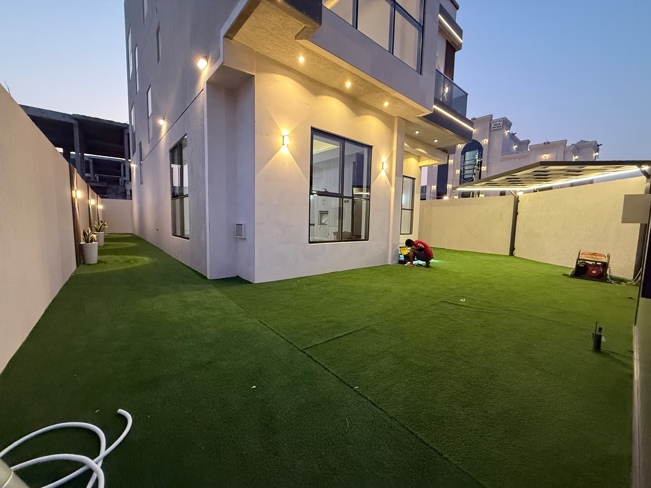 🏡 واجهتان من الحجر الفاخر… موقع مميز… وسعر شامل رسوم التسجيل والماء والكهرباء! فيلا تجمع الفخامة والموقع والسعر في فرصة واحدة لا تتكرر 🔥 2