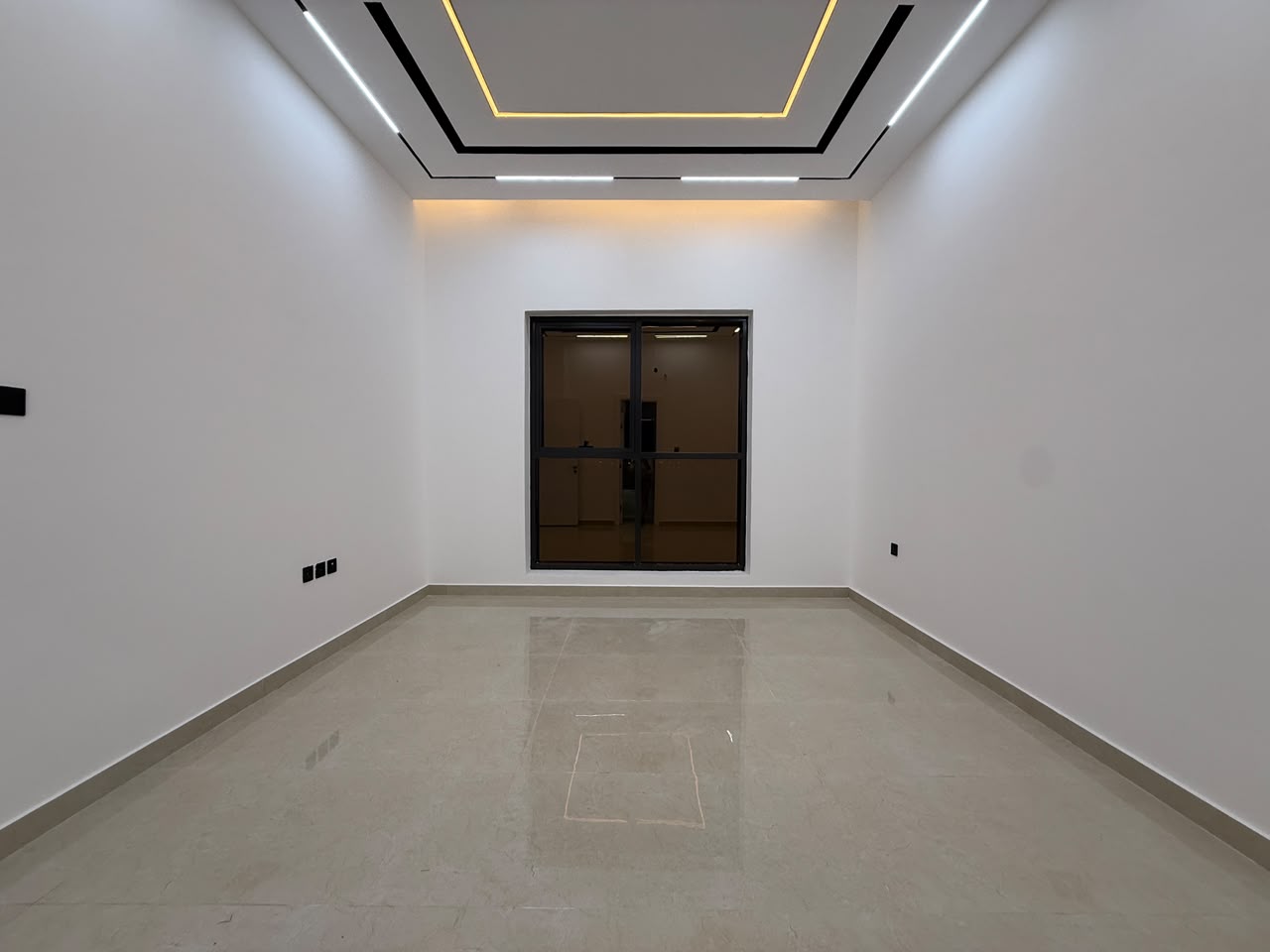 🏡 واجهتان من الحجر الفاخر… موقع مميز… وسعر شامل رسوم التسجيل والماء والكهرباء! فيلا تجمع الفخامة والموقع والسعر في فرصة واحدة لا تتكرر 🔥 3