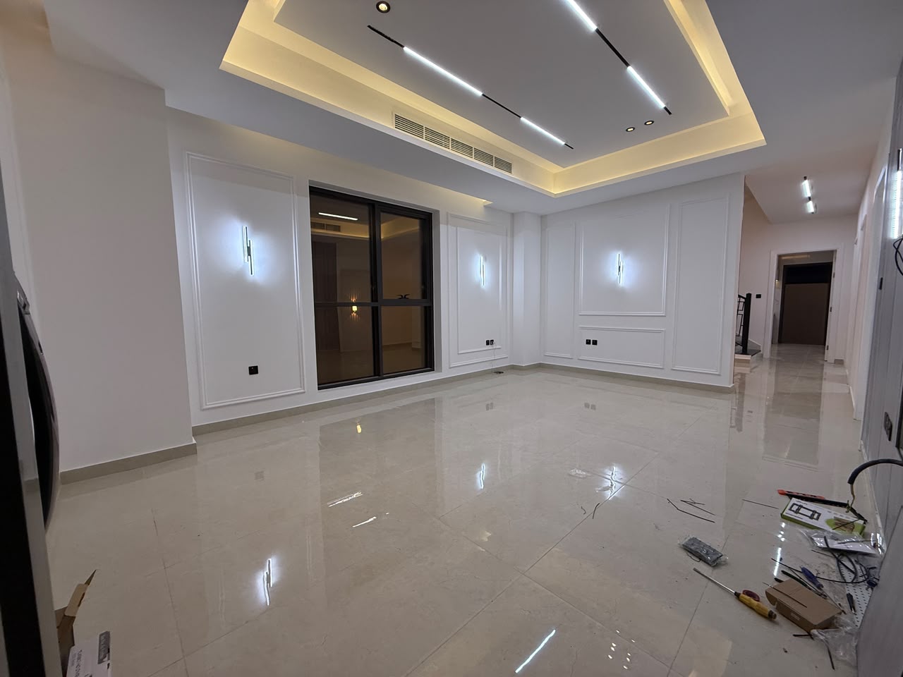 🏡 واجهتان من الحجر الفاخر… موقع مميز… وسعر شامل رسوم التسجيل والماء والكهرباء! فيلا تجمع الفخامة والموقع والسعر في فرصة واحدة لا تتكرر 🔥 4